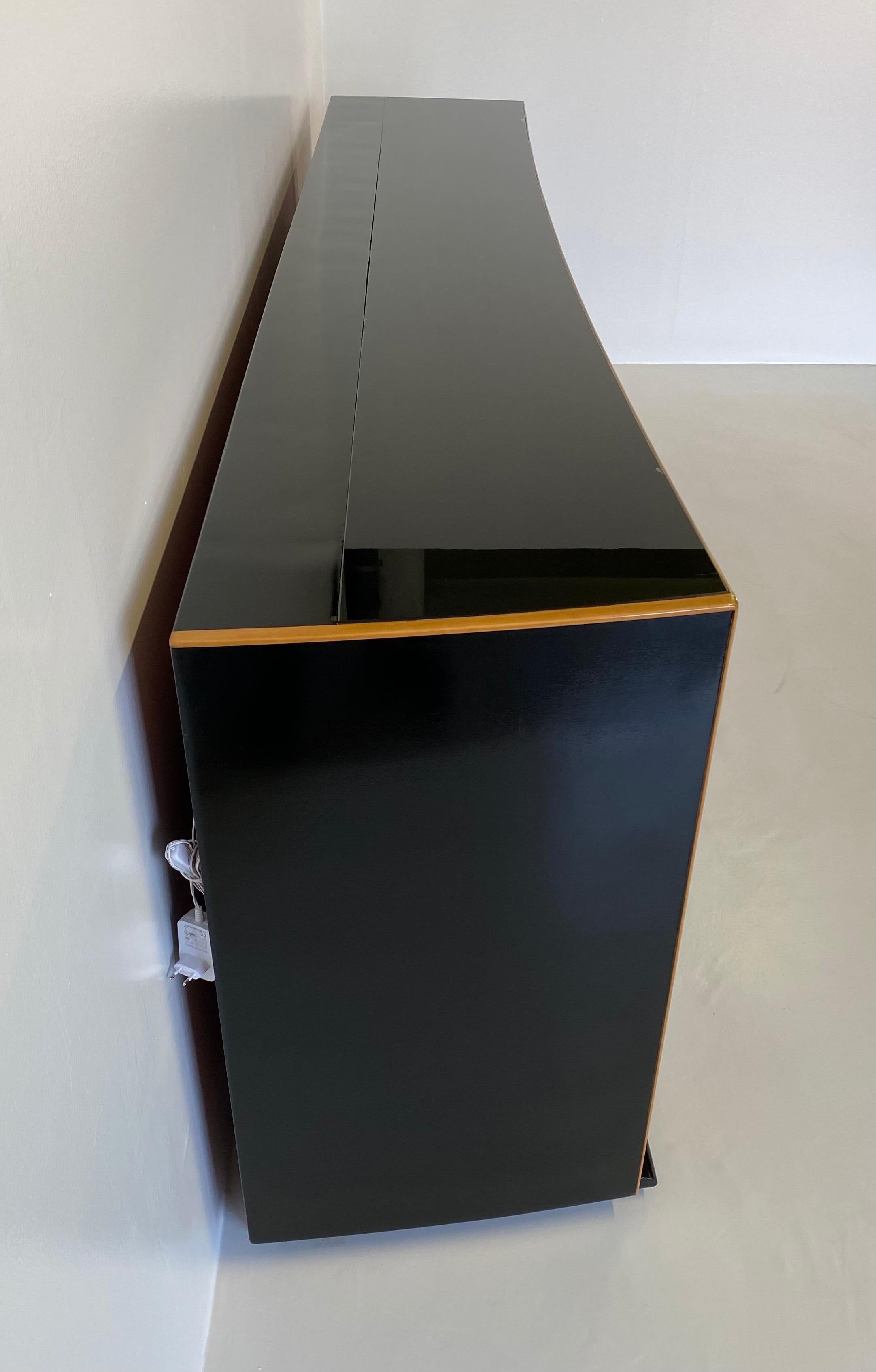 Italian Art Deco Maple and Black Lacquered Sideboard by Vittorio Dassi, 1940s 2