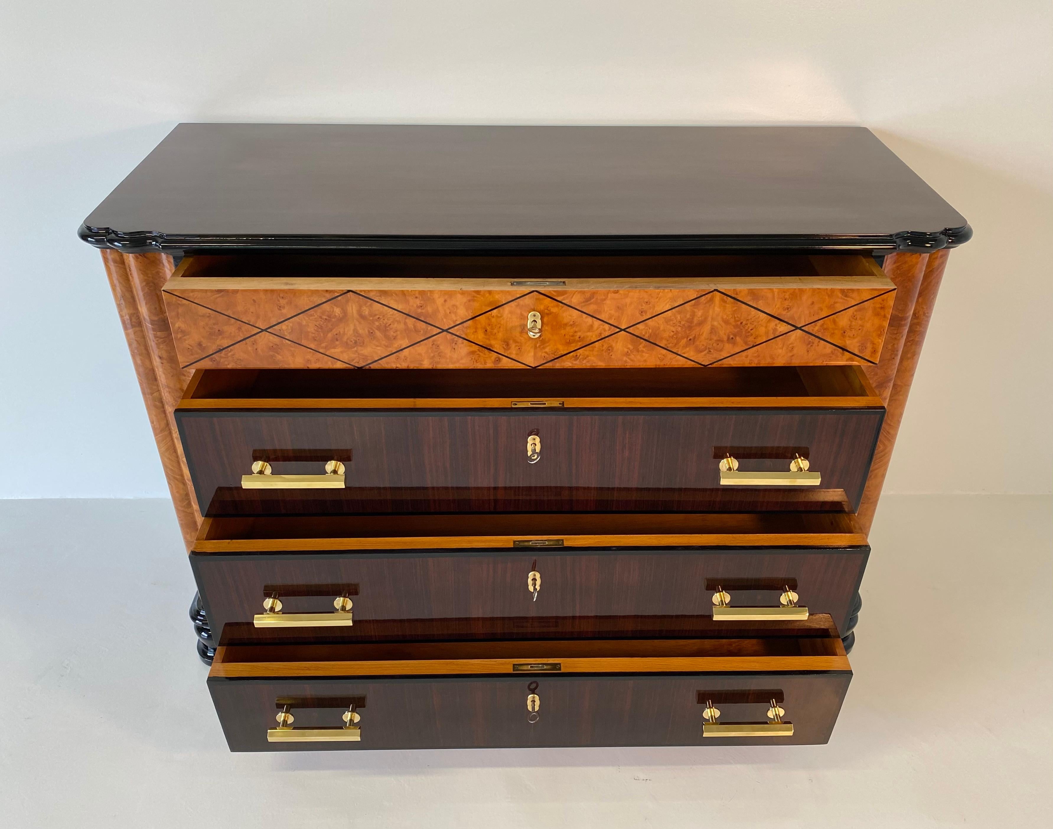 Italian Art Deco Maple and Brass Chest of Drawers, 1930s 7