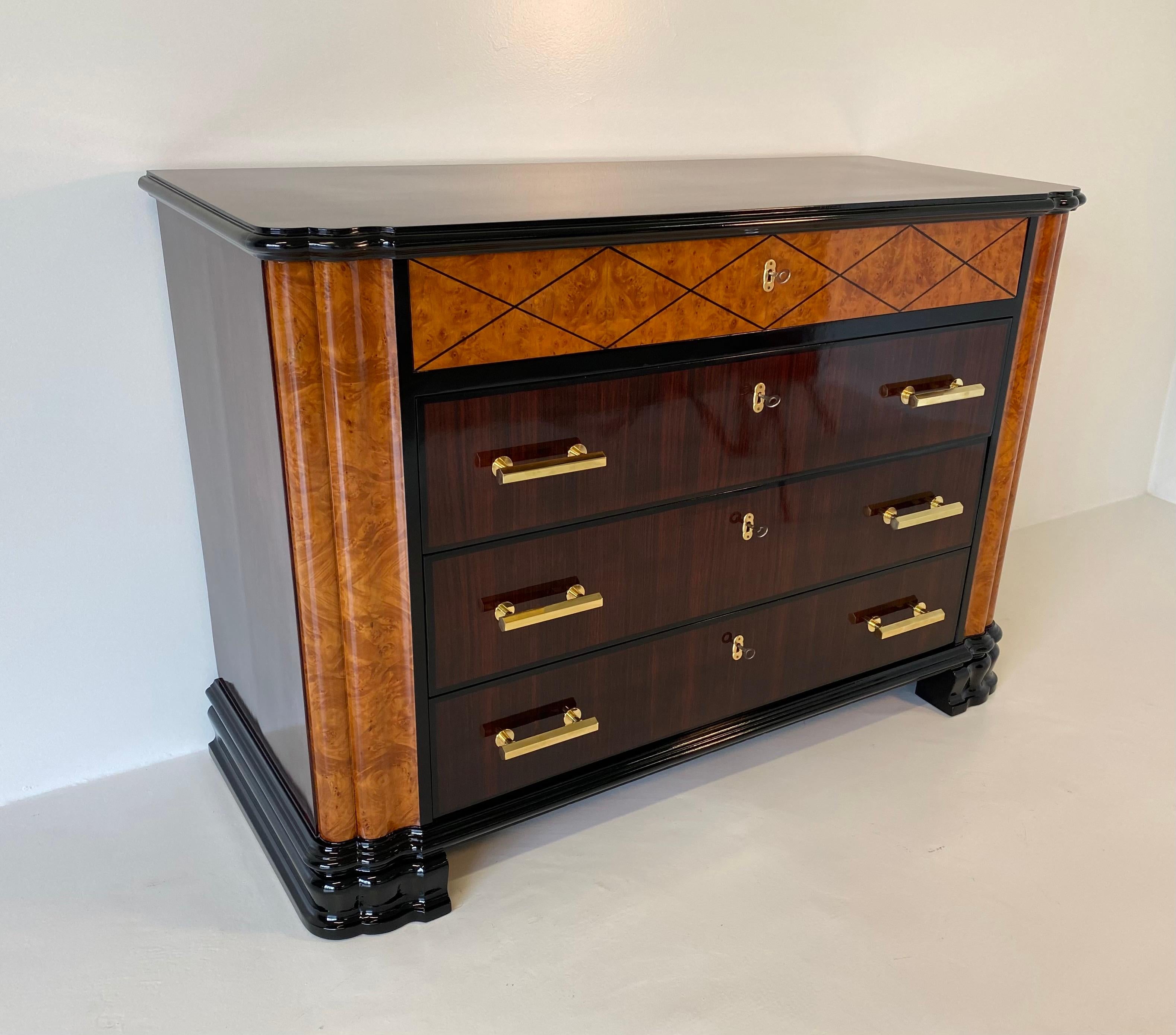 Mid-20th Century Italian Art Deco Maple and Brass Chest of Drawers, 1930s