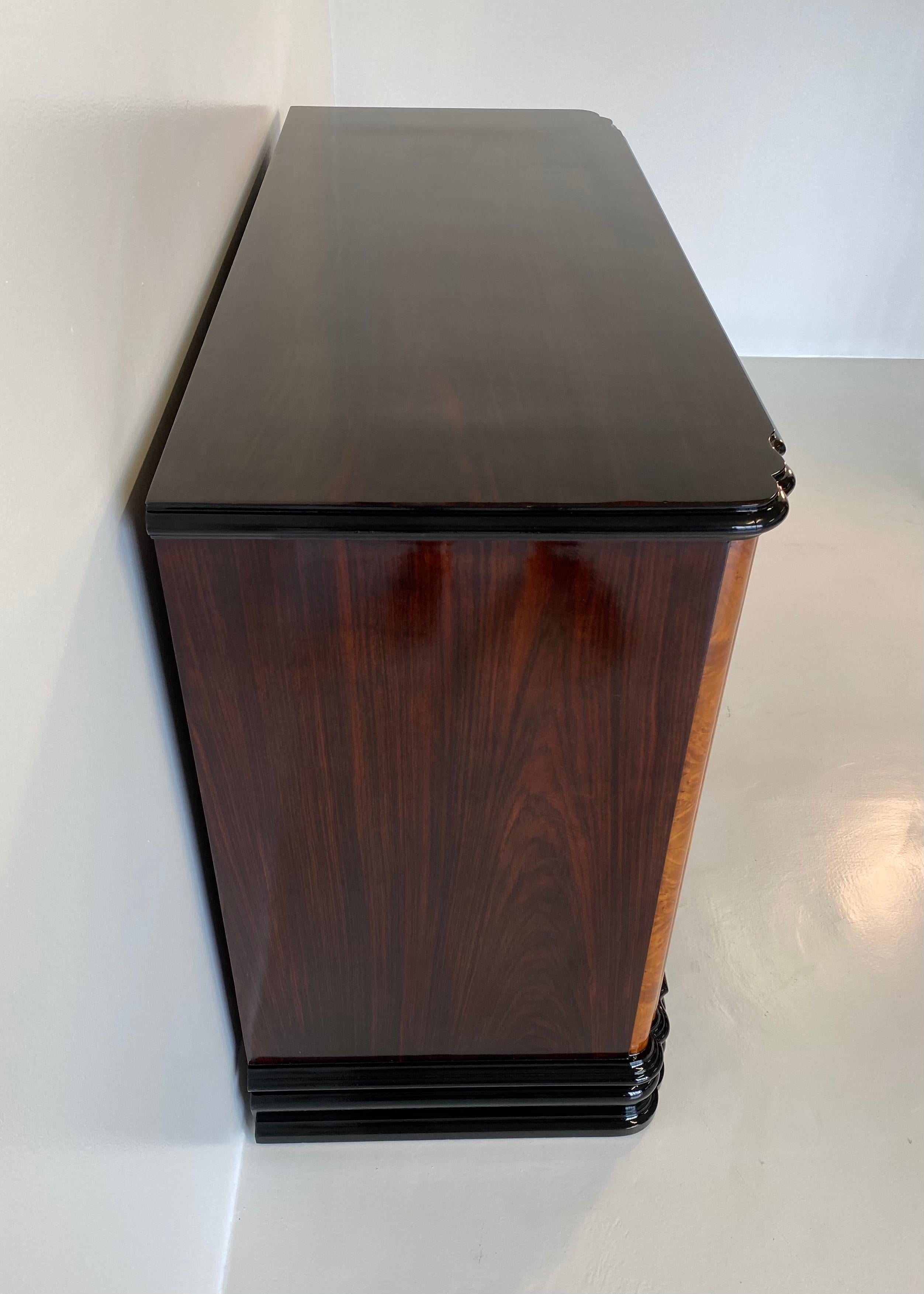 Italian Art Deco Maple and Brass Chest of Drawers, 1930s 1