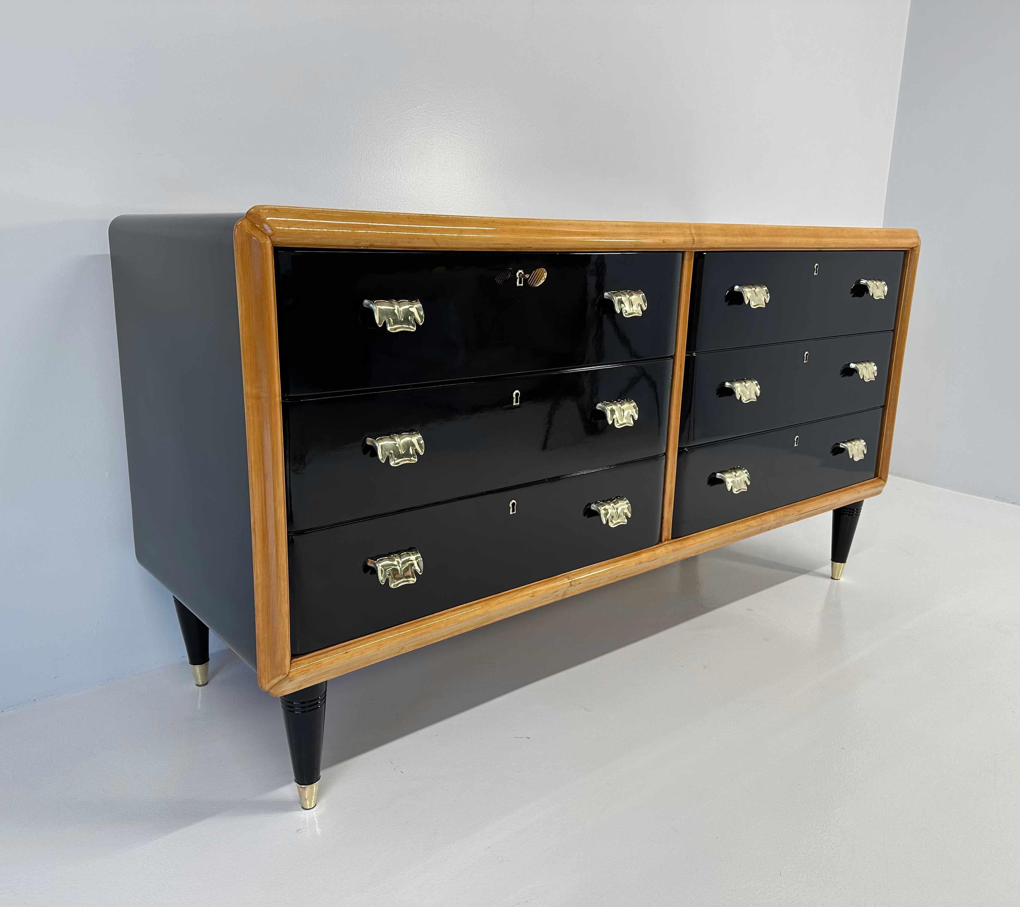 Italian Art Deco Maple, Brass and Black Lacquered Dresser, 1940s For Sale 1