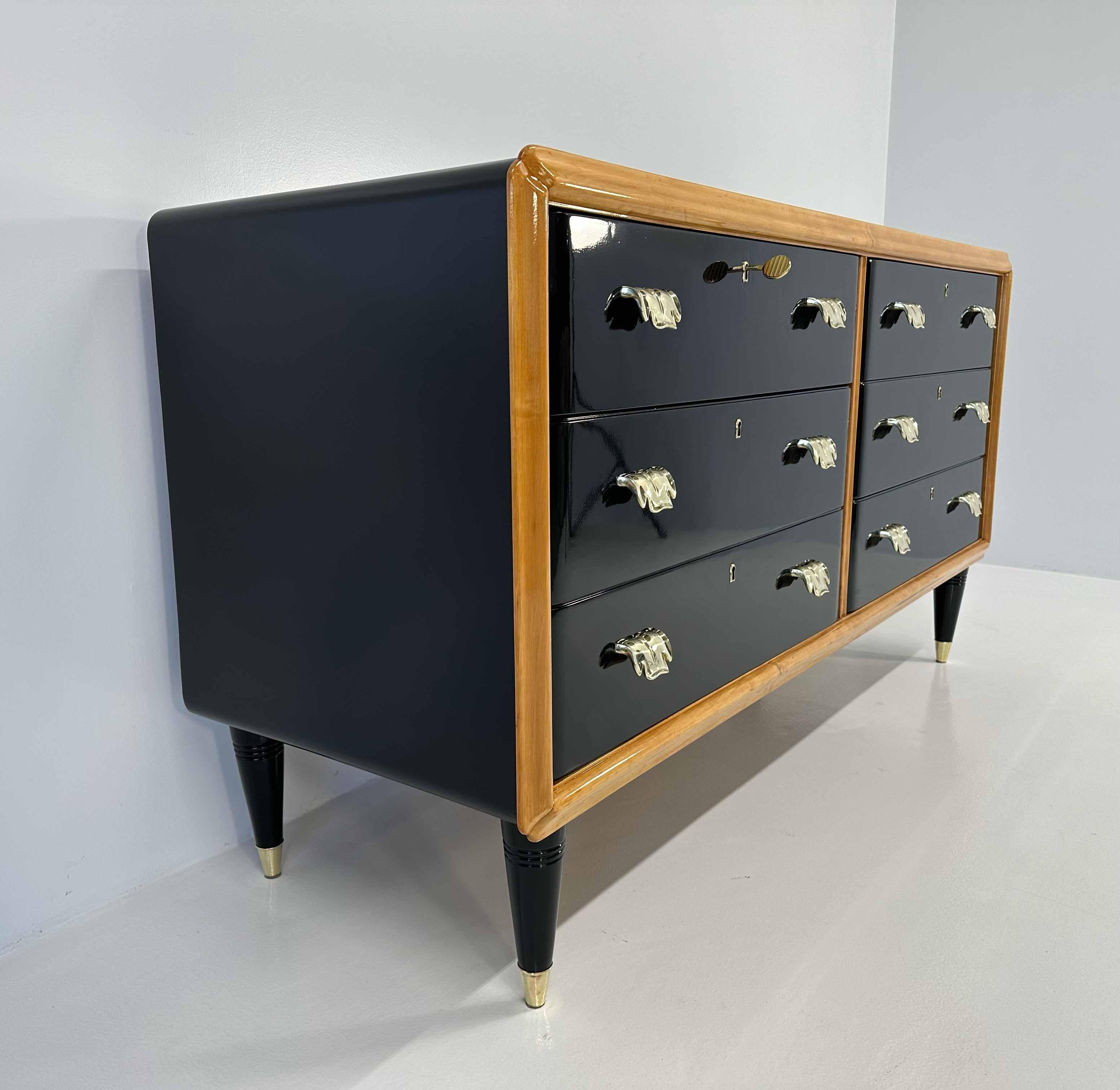 Italian Art Deco Maple, Brass and Black Lacquered Dresser, 1940s For Sale 1