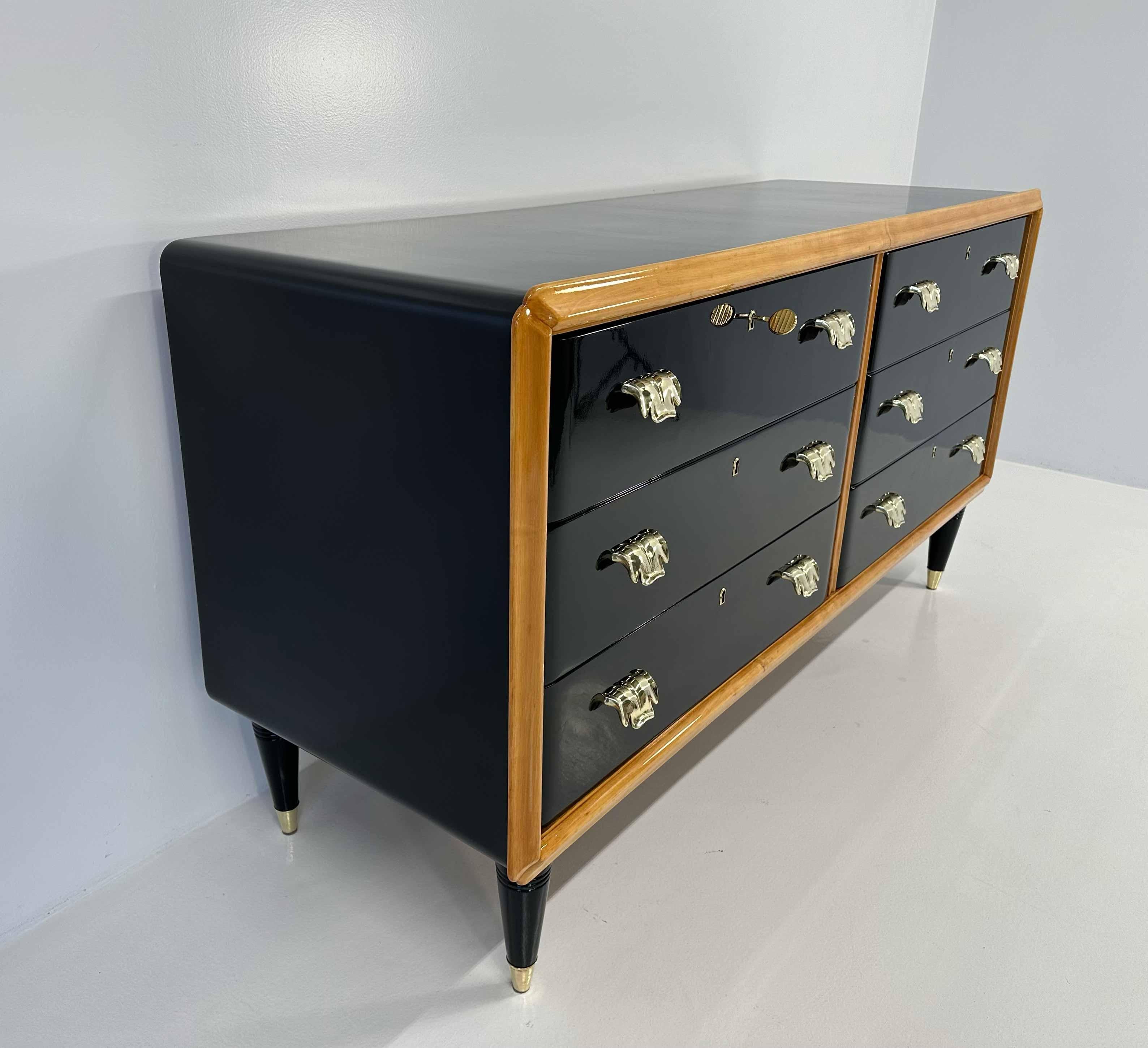 Italian Art Deco Maple, Brass and Black Lacquered Dresser, 1940s For Sale 2