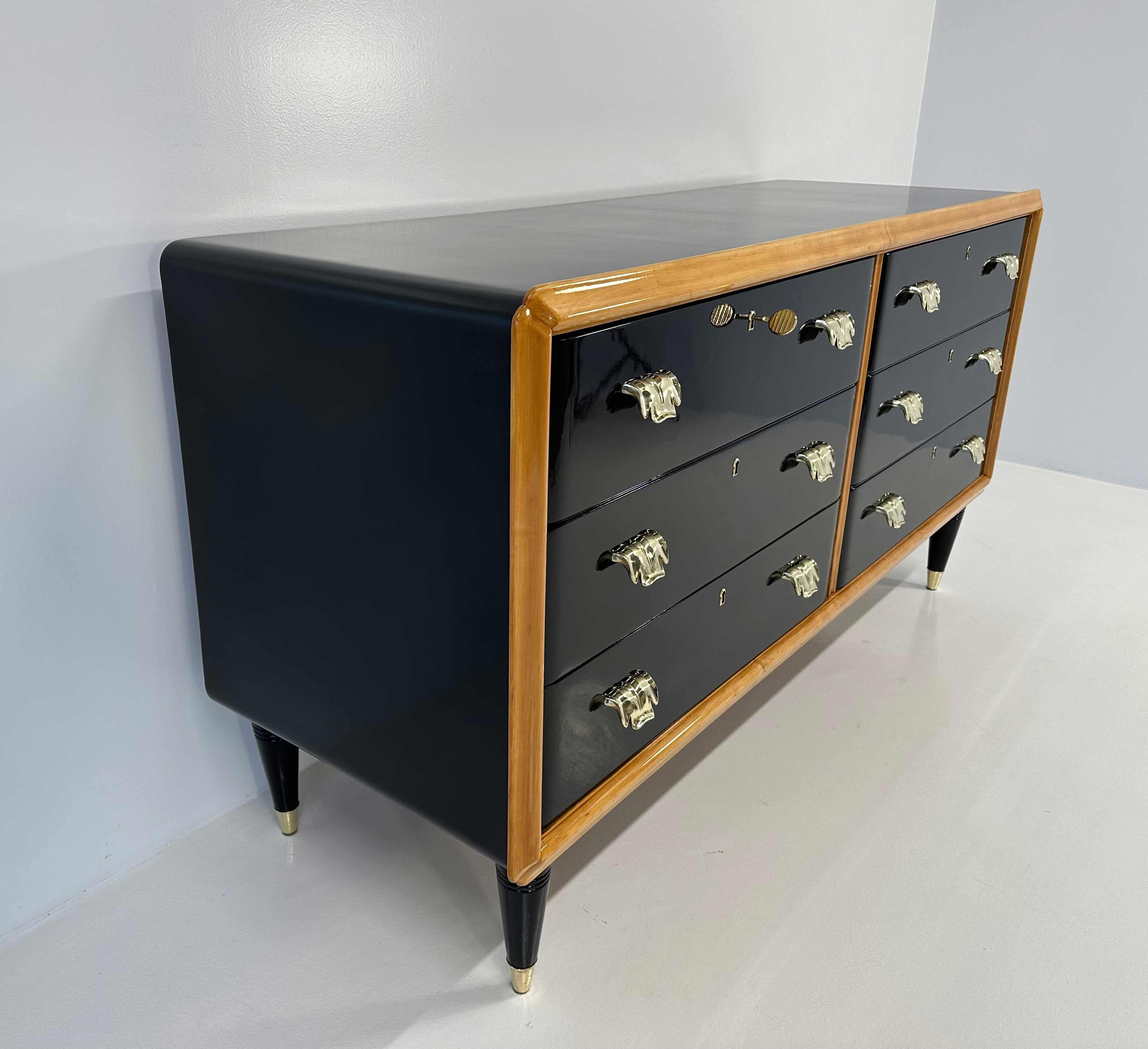 Italian Art Deco Maple, Brass and Black Lacquered Dresser, 1940s For Sale 3