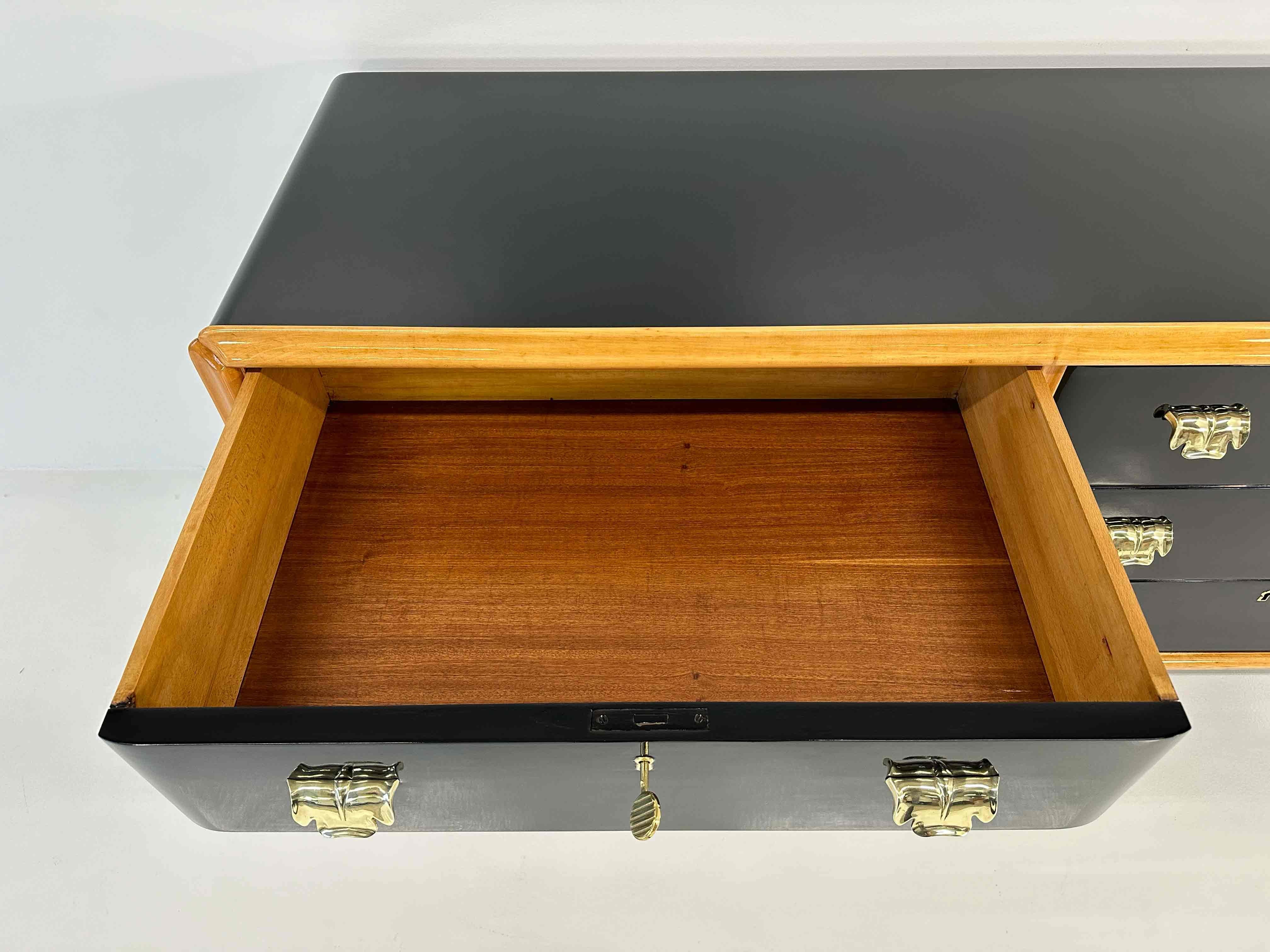 Italian Art Deco Maple, Brass and Black Lacquered Dresser, 1940s For Sale 5