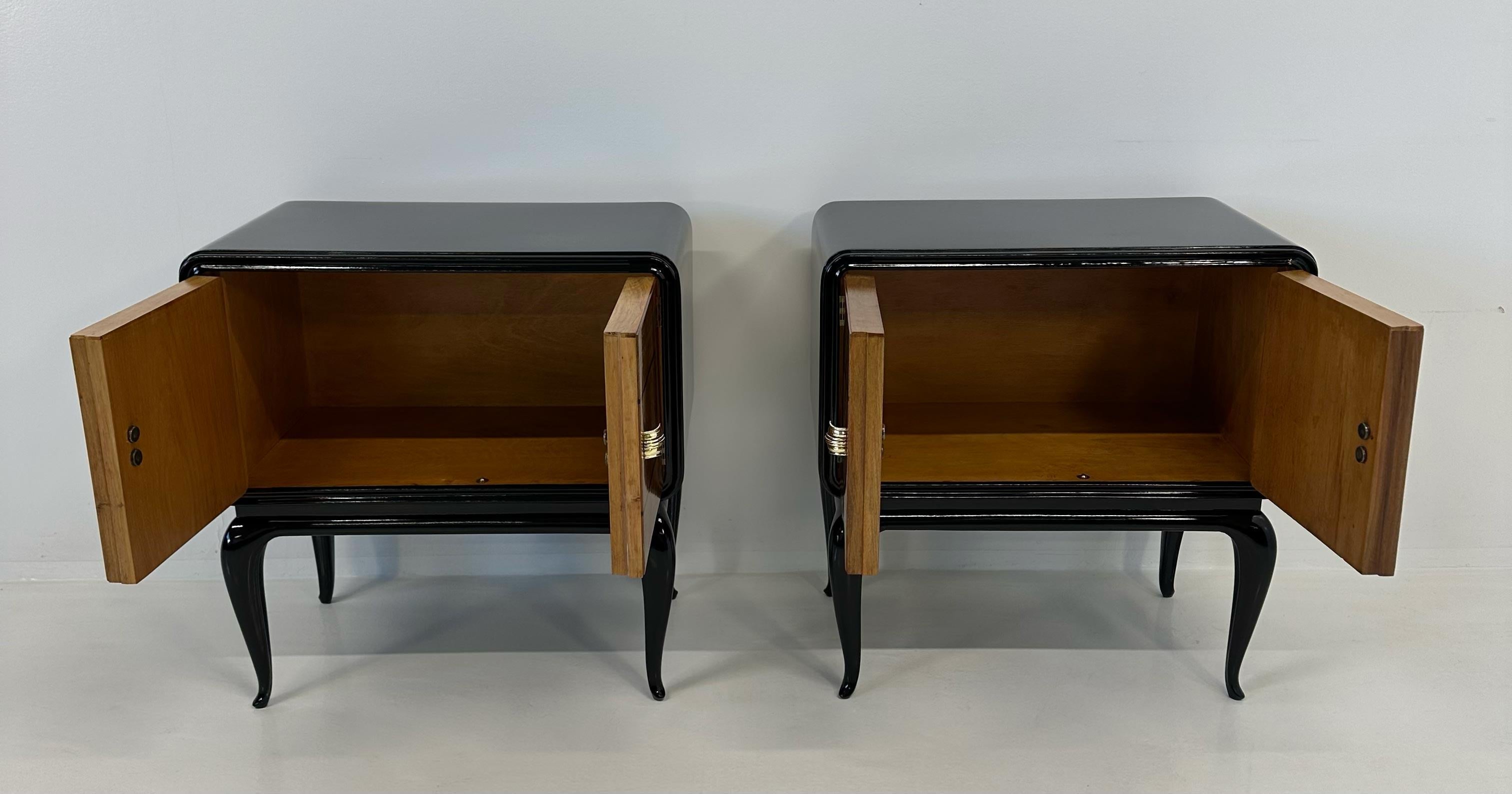 Italian Art Deco Maple Briar, Gold Leaf and Black Lacquer Nightstands, 1940s For Sale 3
