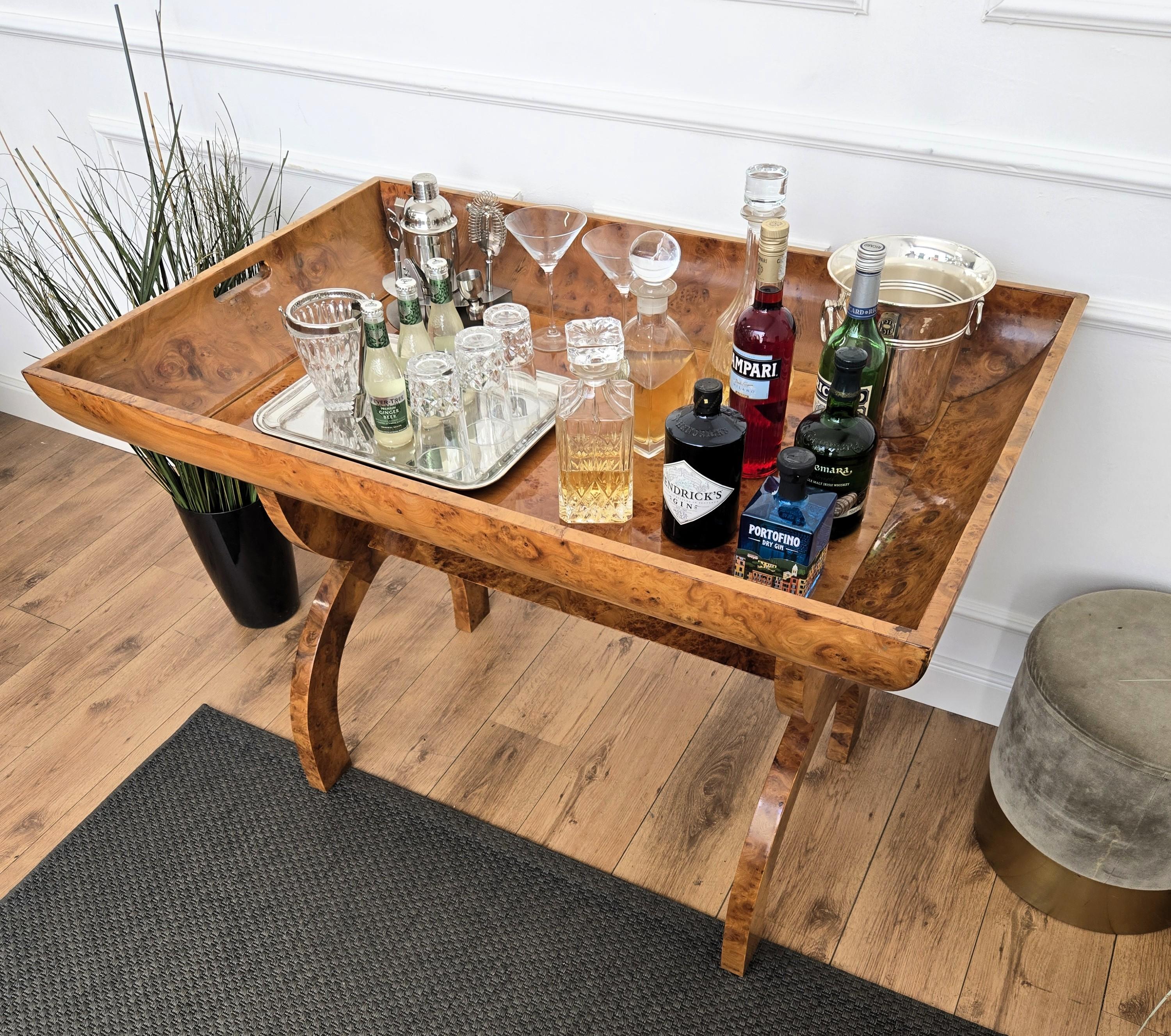 Italienischer Art-Deco-Mittel-Jahrhundert Nussbaum Wurzelholz Cocktail Trocken Bar Tablett Tisch (20. Jahrhundert) im Angebot