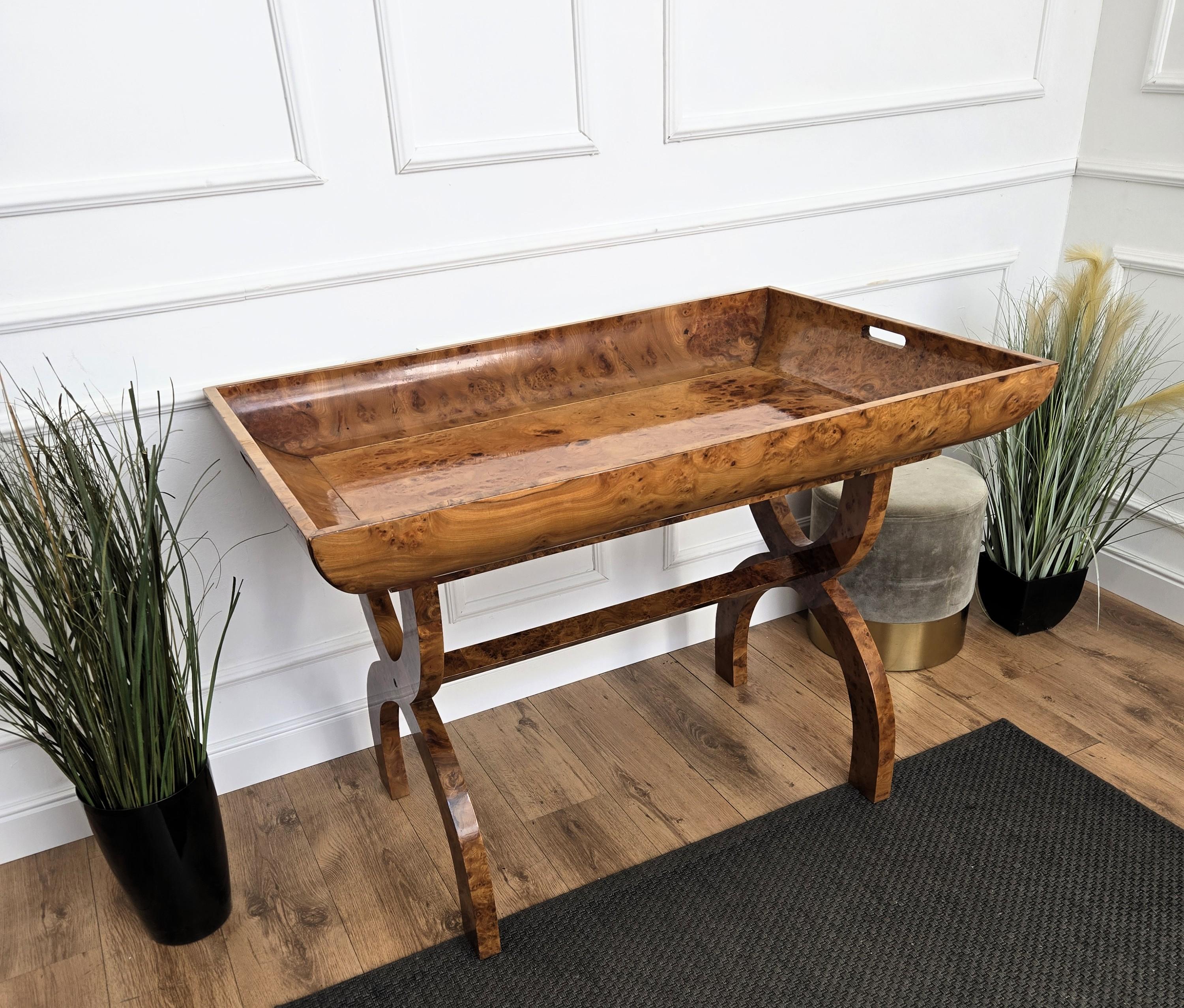 Italienischer Art-Deco-Mittel-Jahrhundert Nussbaum Wurzelholz Cocktail Trocken Bar Tablett Tisch (Holz) im Angebot