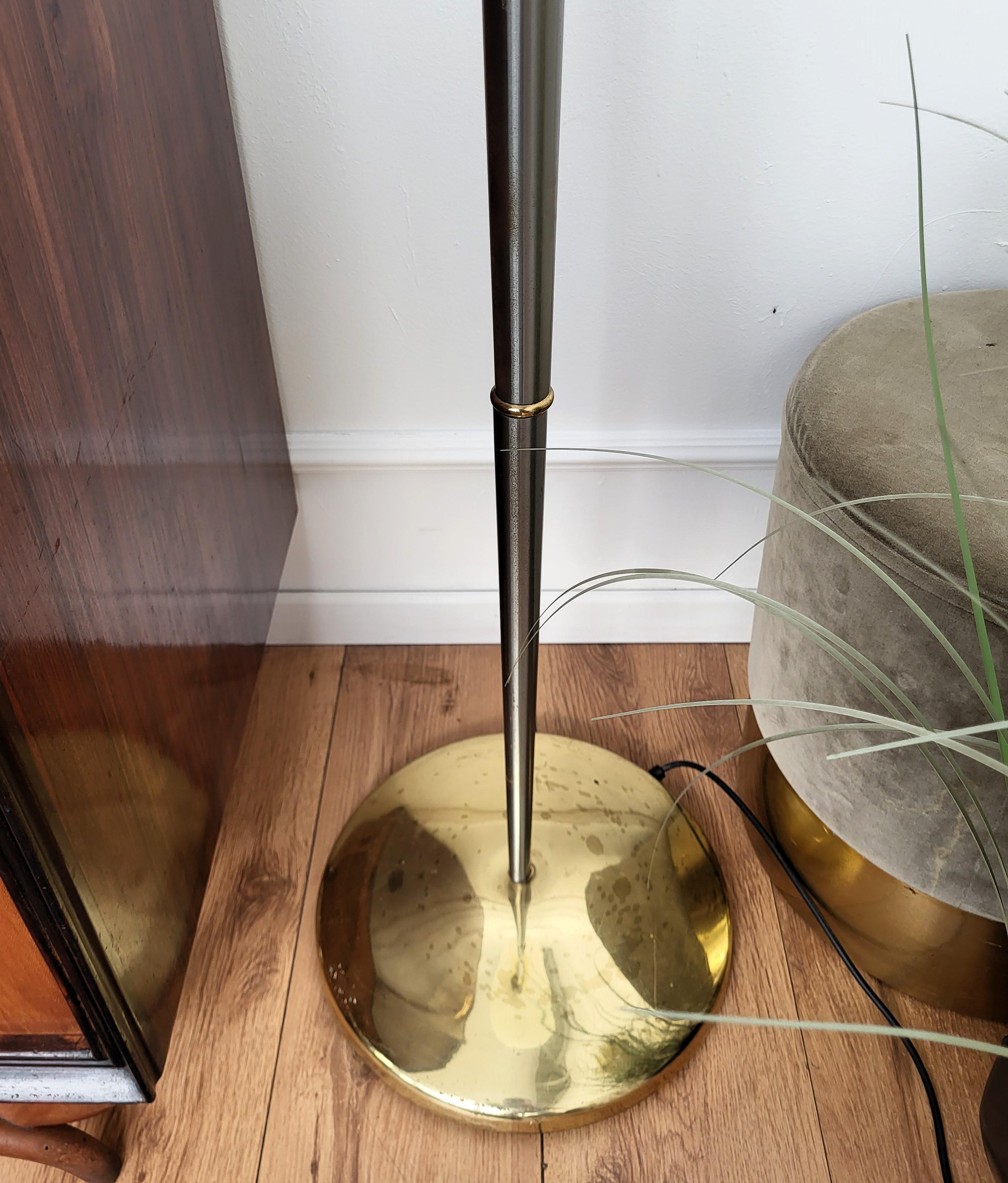 Italian Art Deco Midcentury Hollywood Regency Brass Glass Floor Lamp For Sale 4