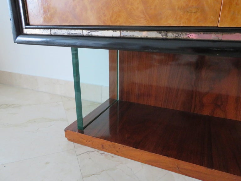 Italian Art Deco Modern Credenza Cabinet with Fontana Arte Handles and Supports For Sale 3