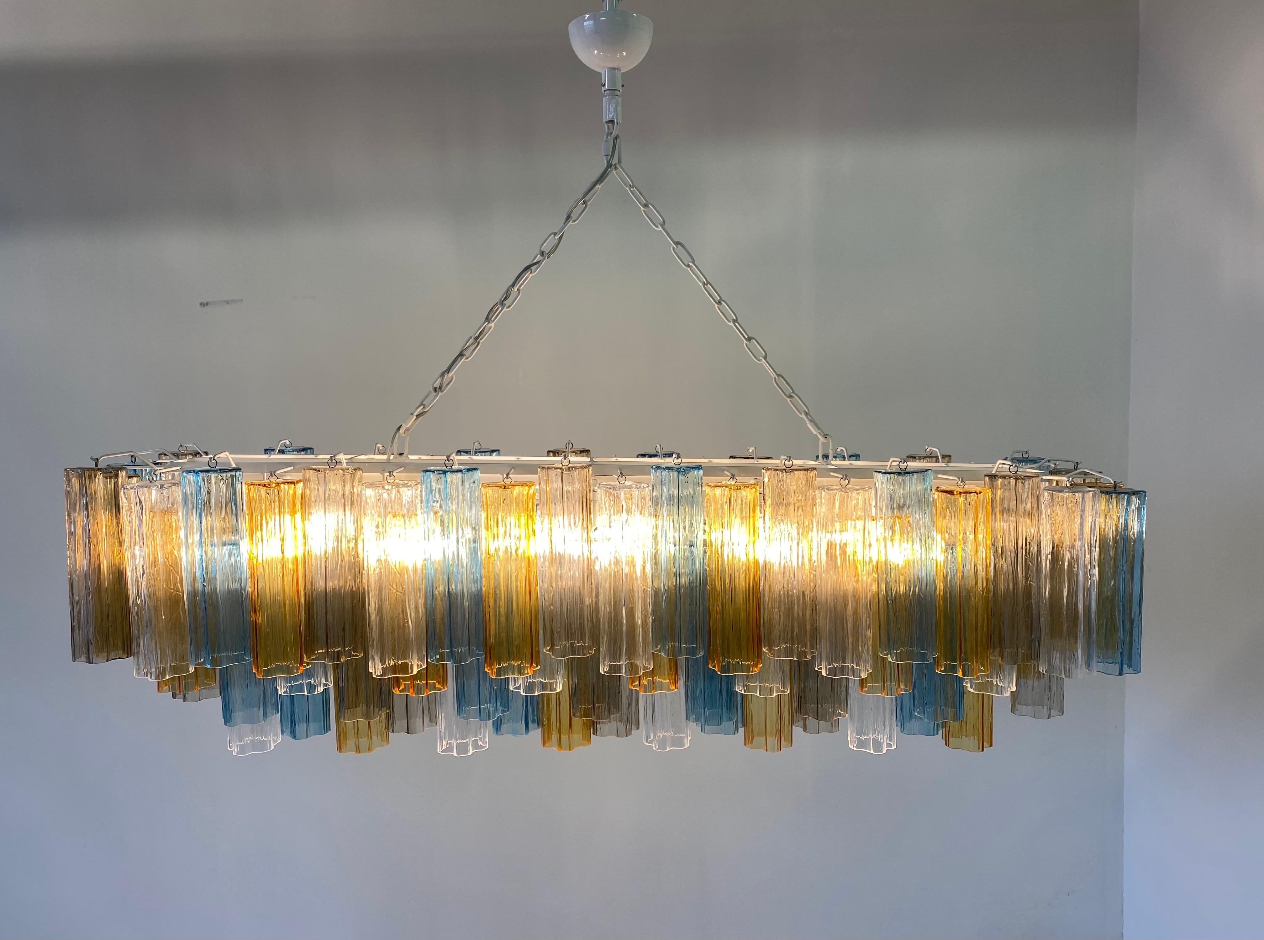 Venini style chandelier in Murano glass produced in Italy.
The chandelier is composed of about 100 Murano glass pieces made by master craftsmen.
Height chandelier only 45cm, height with chains 115 cm.