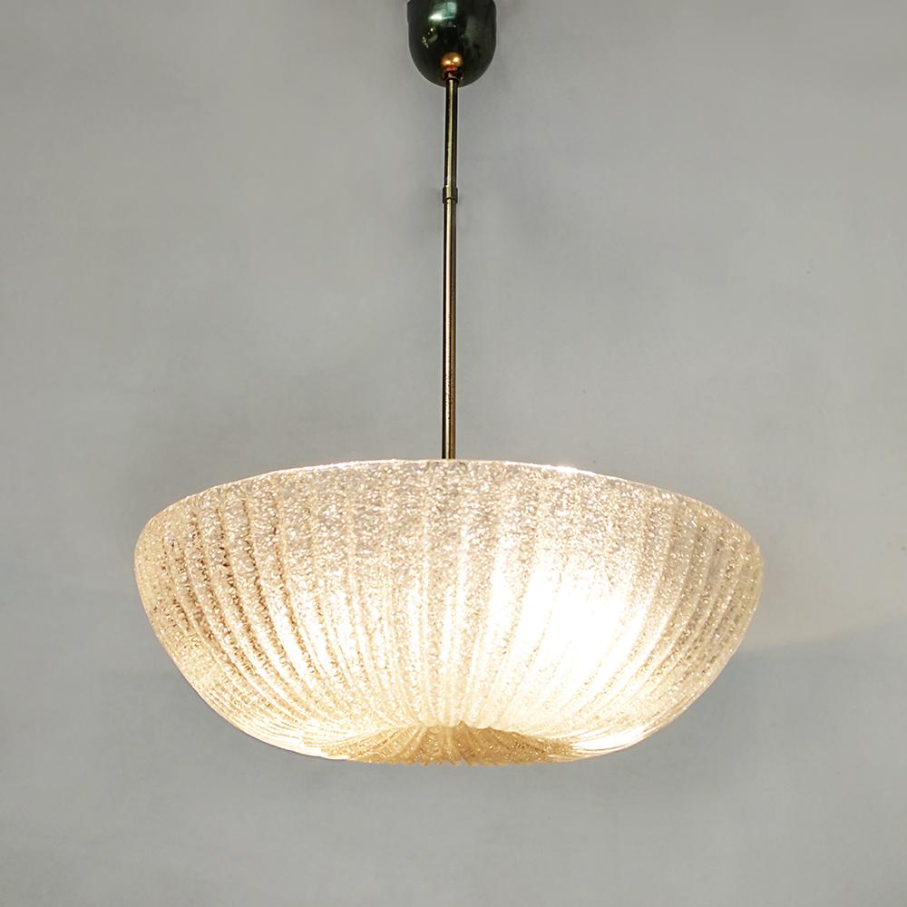 Italian Art Deco Murano glass and brass chandelier, 1940s
Superb Art Deco chandelier dating to the forties, provided of a frosted glass Murano lampshade, with external “grit” finishing, in the middle small detail and rod brass finished. Double