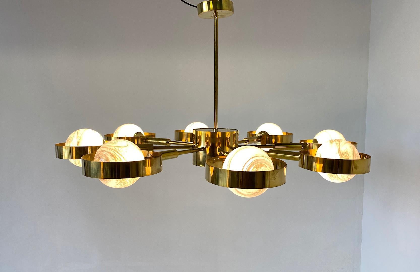 Italian Art Deco Murano Glass and Brass Chandelier For Sale 5