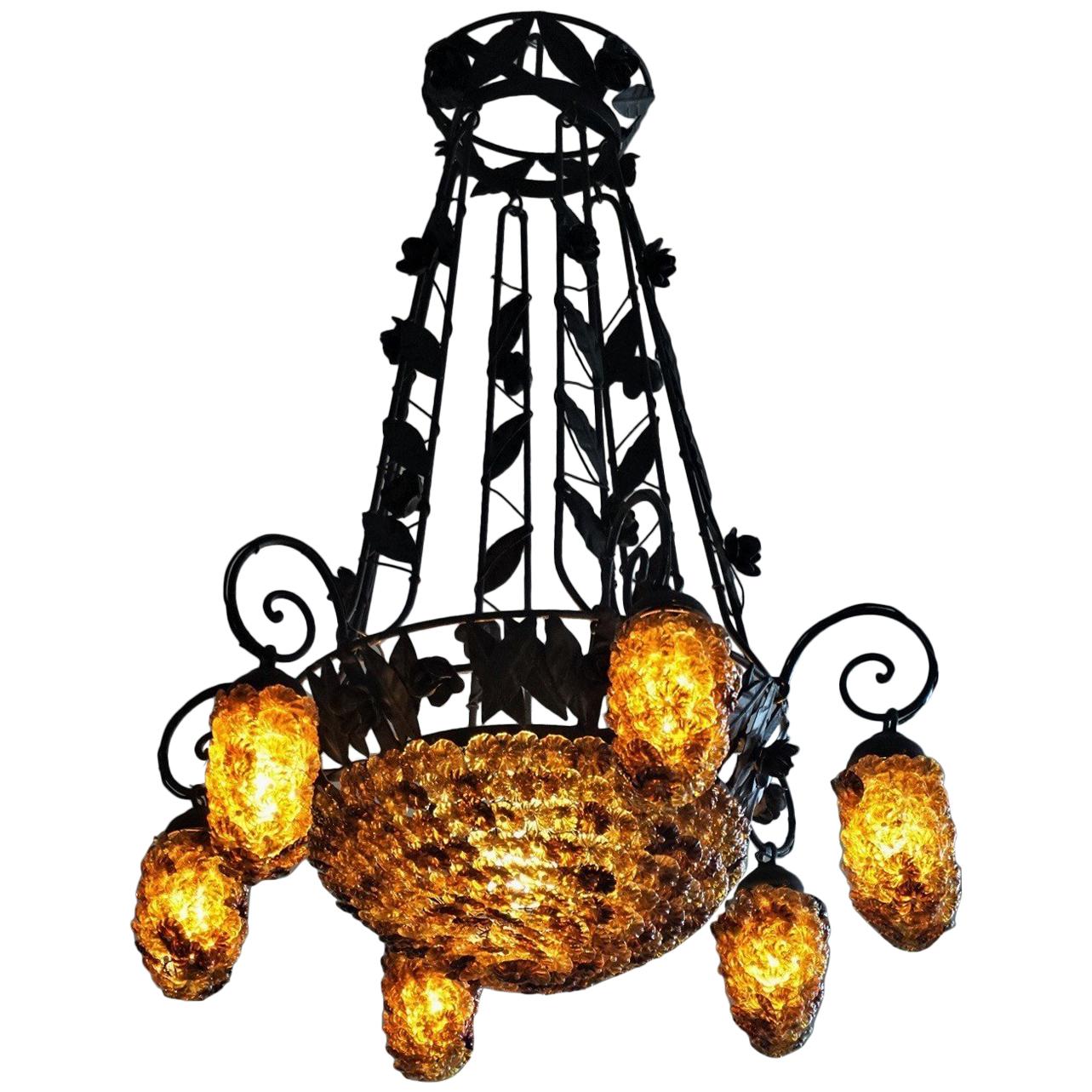 Italian six arm Murano glass chandelier with painted wrought iron flowers and leaf decoration, bowl base of Murano glass flowers and six bunch of grapes shape shades of Murano Glass, all in beautiful autumn colors.
Seven-light: One E27 bulb socket