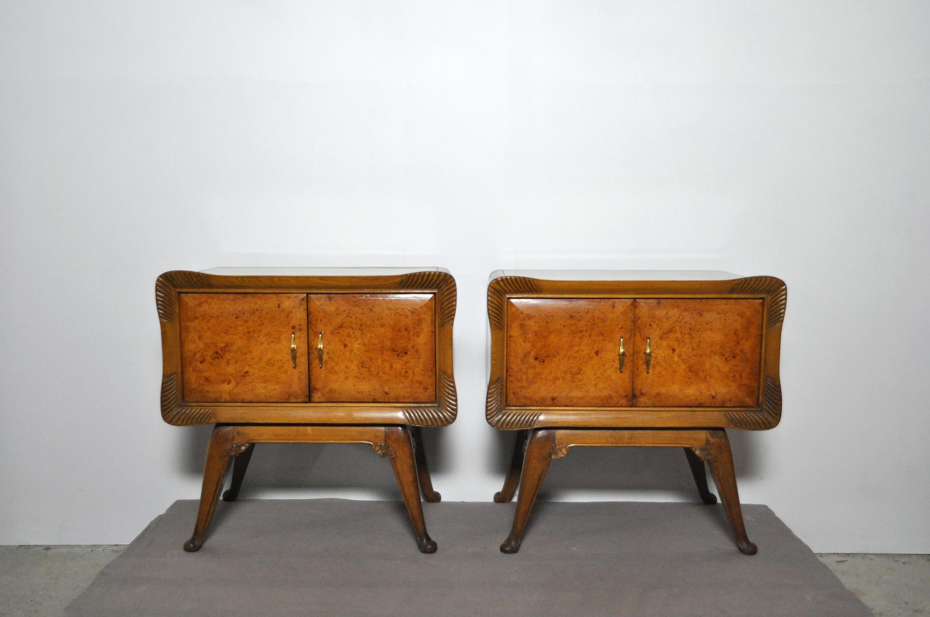 Italian Art Deco walnut and bird's-eye maple nightstands.
Bedside tables with brass handles and a marbled glass top.
Fine carved details on legs and front.

Excellent condition with a few related marks. No scratches on the glass.
A Chest of Drawers