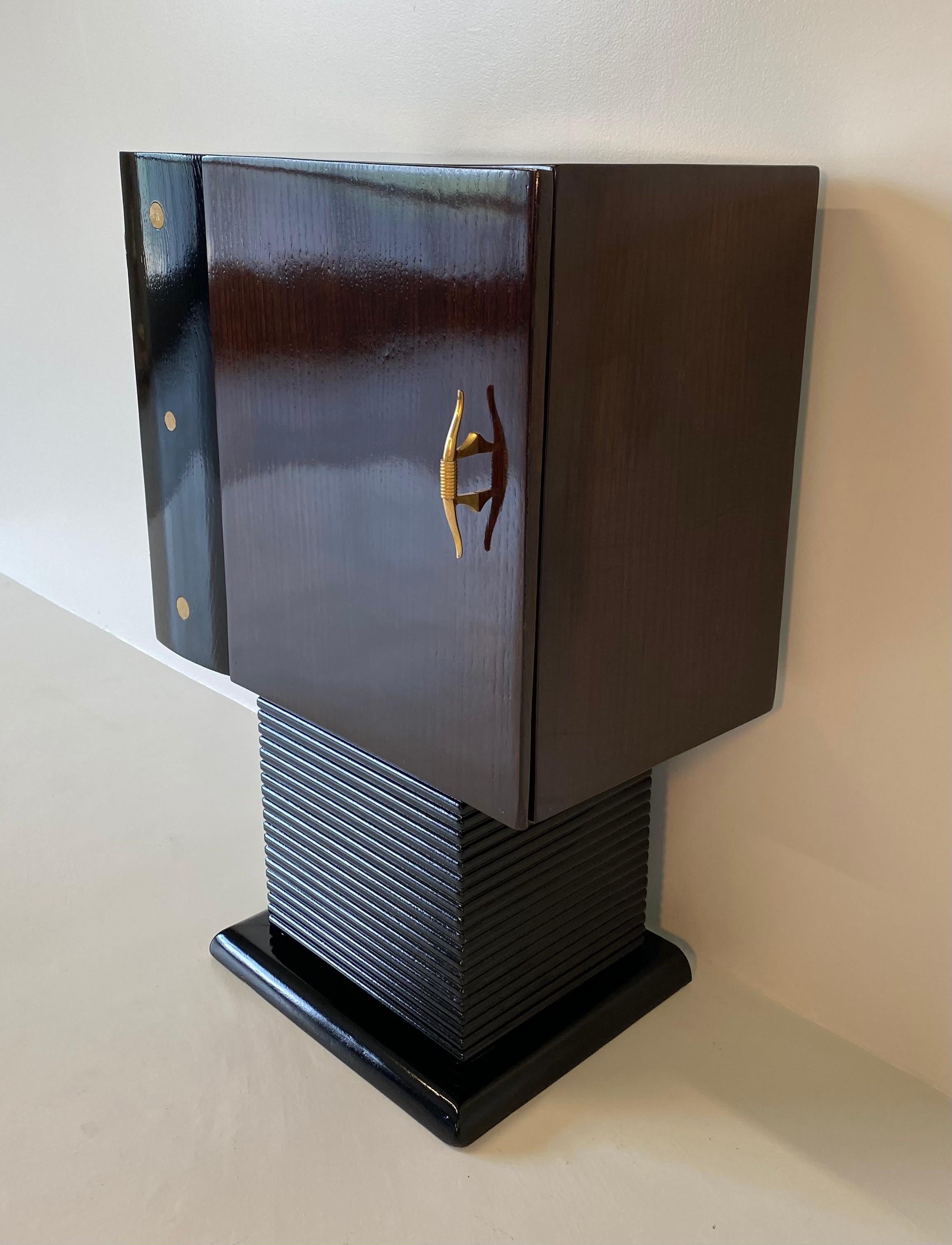 Italian Art Deco Oak, Black Lacquer and Shagreen Cabinet, 1930s In Good Condition In Meda, MB