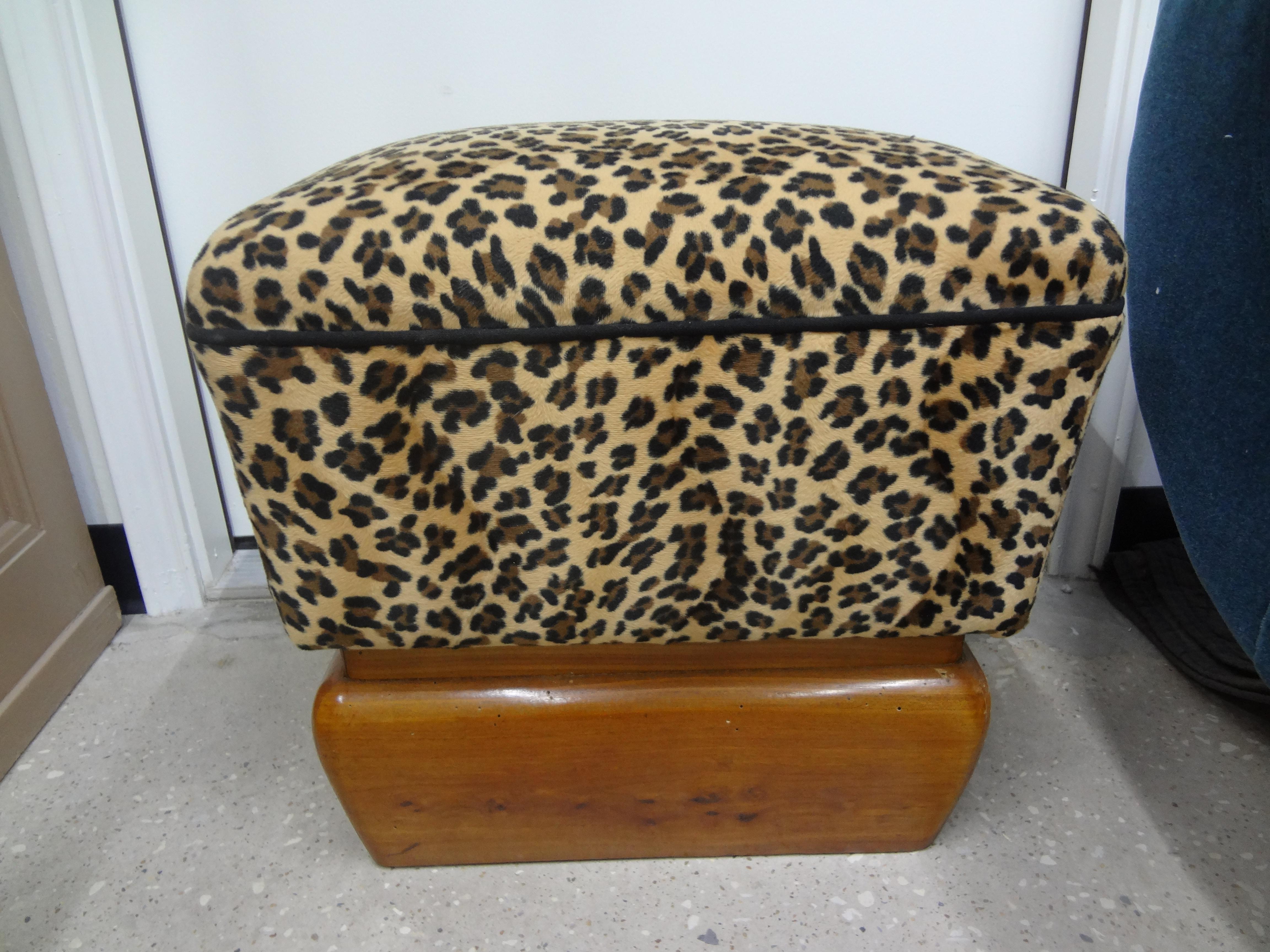 Italian Art Deco Ottoman Or Bench In Good Condition For Sale In Houston, TX