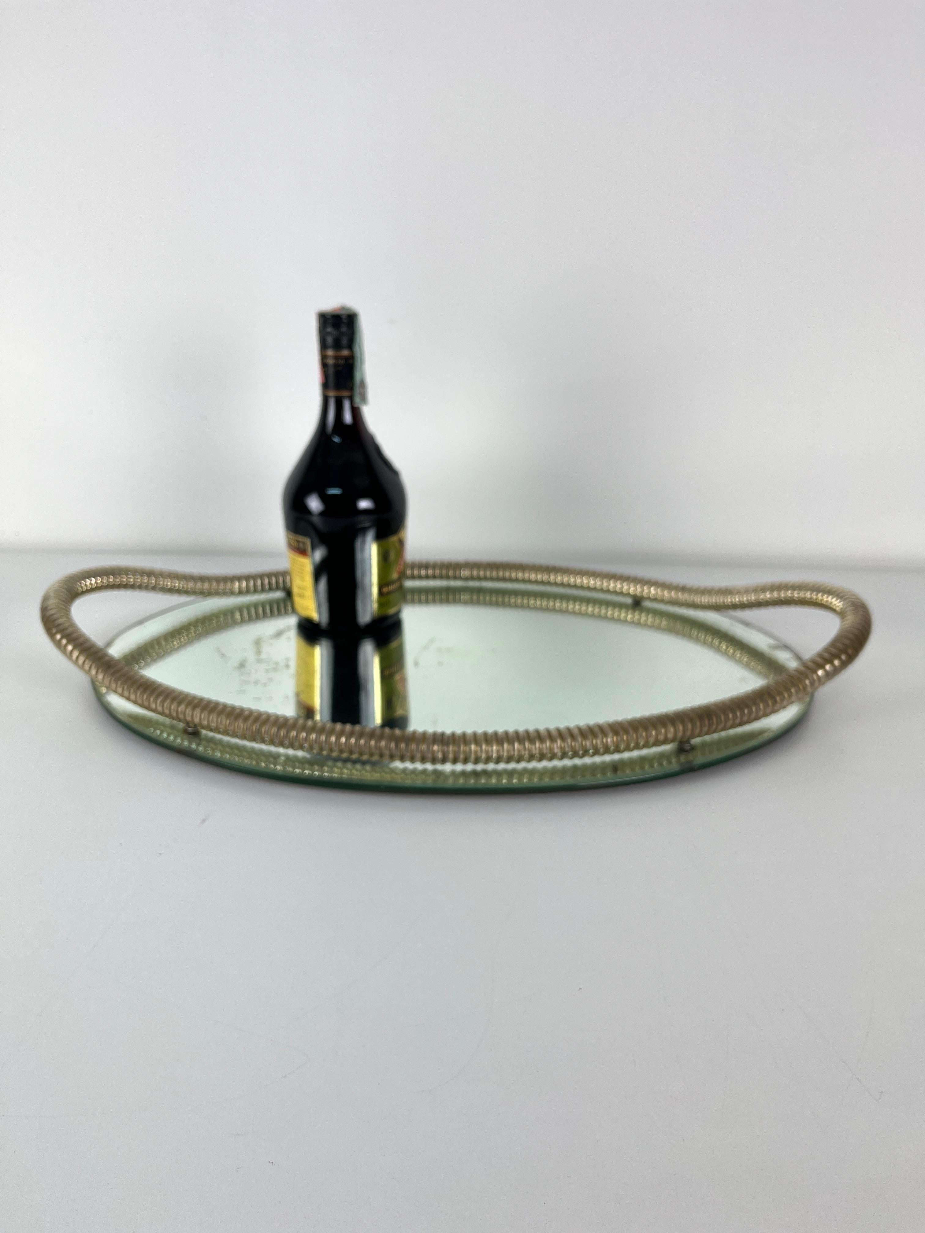 Attributed To Fontana Arte Italian Art Deco Oval Tray Brass And Mirrored Glass In Good Condition For Sale In Palermo, IT
