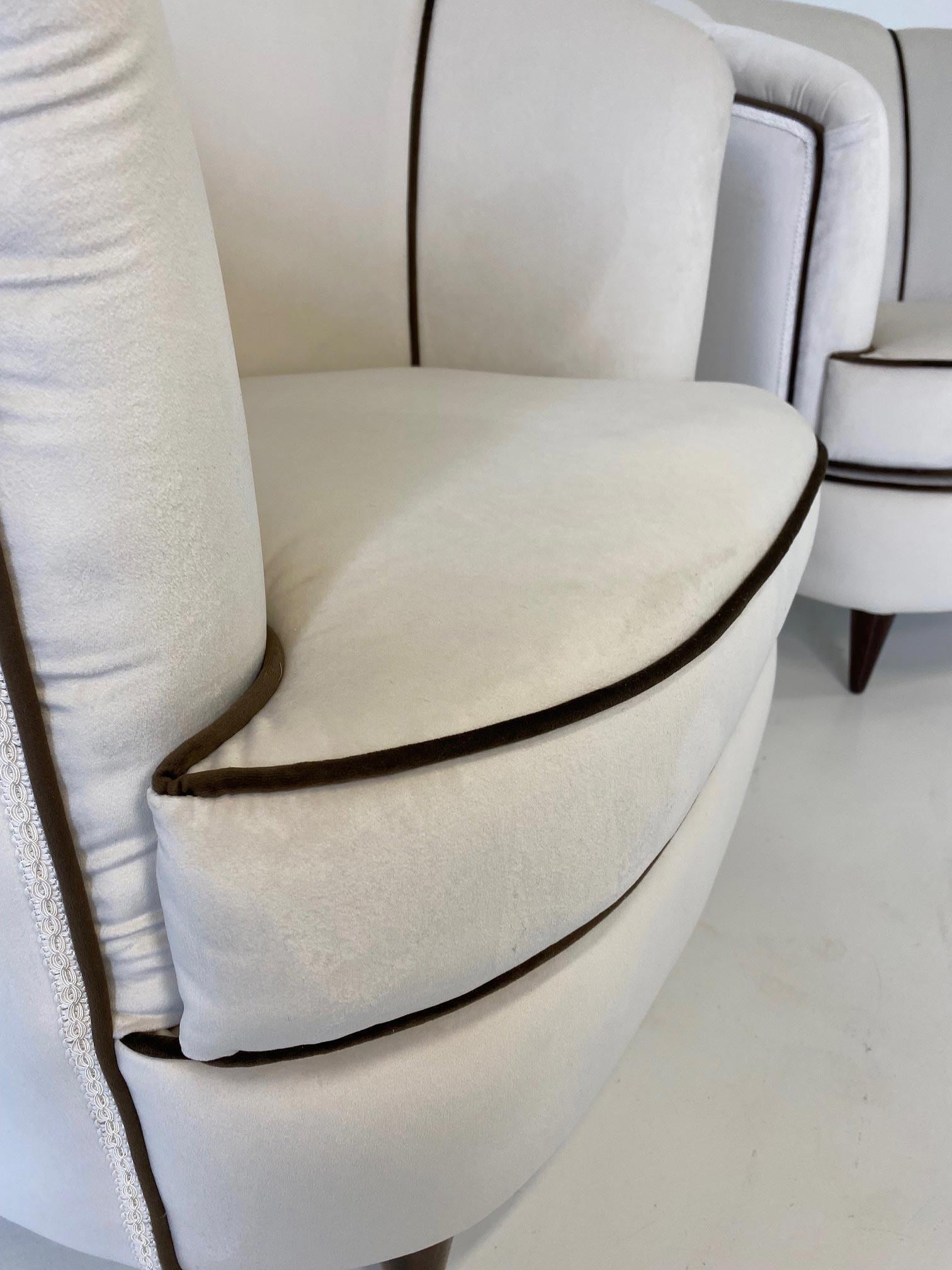 Italian Art Deco pair of beige and brown velvet armchairs, 1940s 3