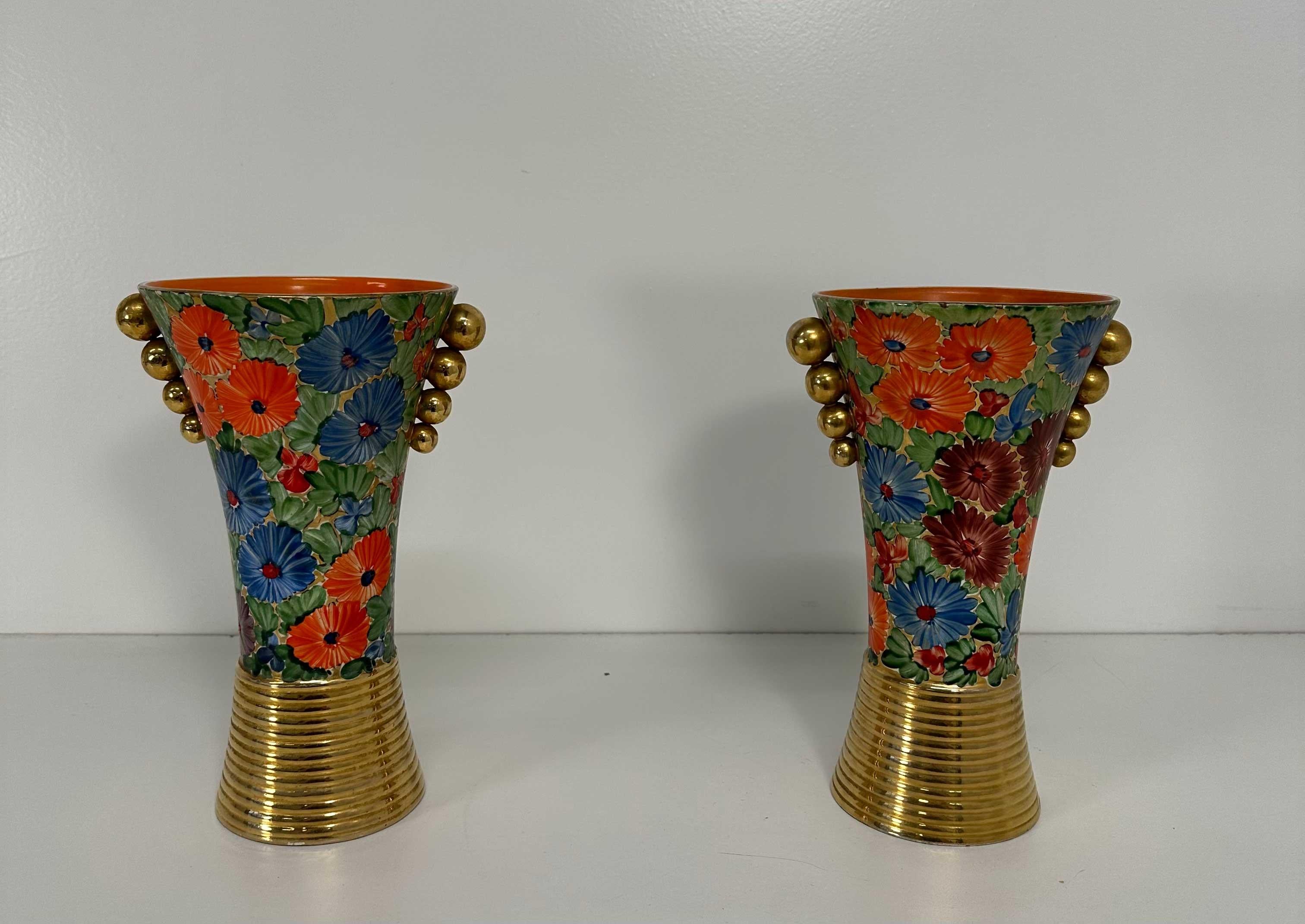 Italiano Coppia di vasi in ceramica dipinta a fiori, F.A.C.I., anni '40 in vendita