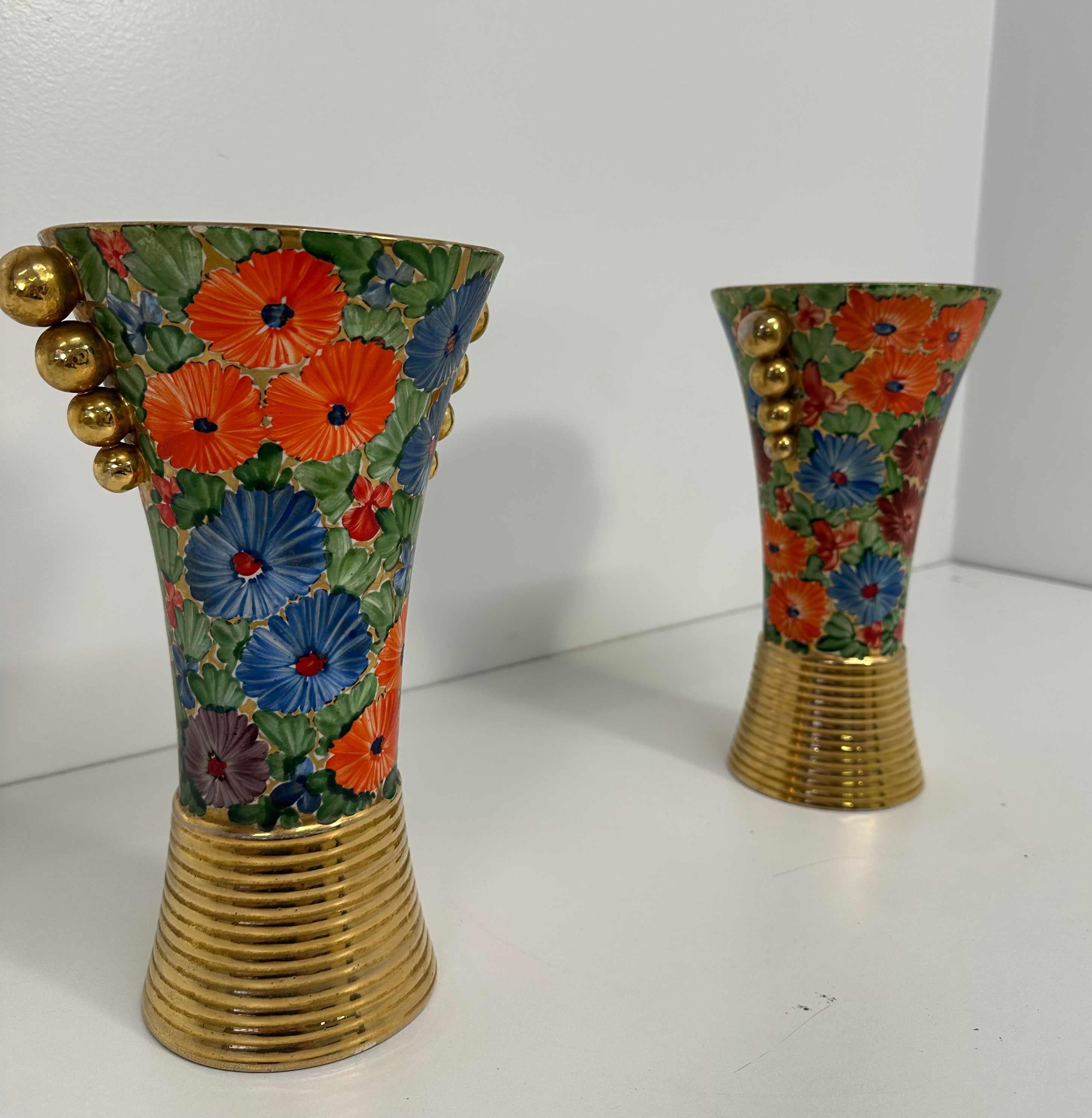 Metà XX secolo Coppia di vasi in ceramica dipinta a fiori, F.A.C.I., anni '40 in vendita