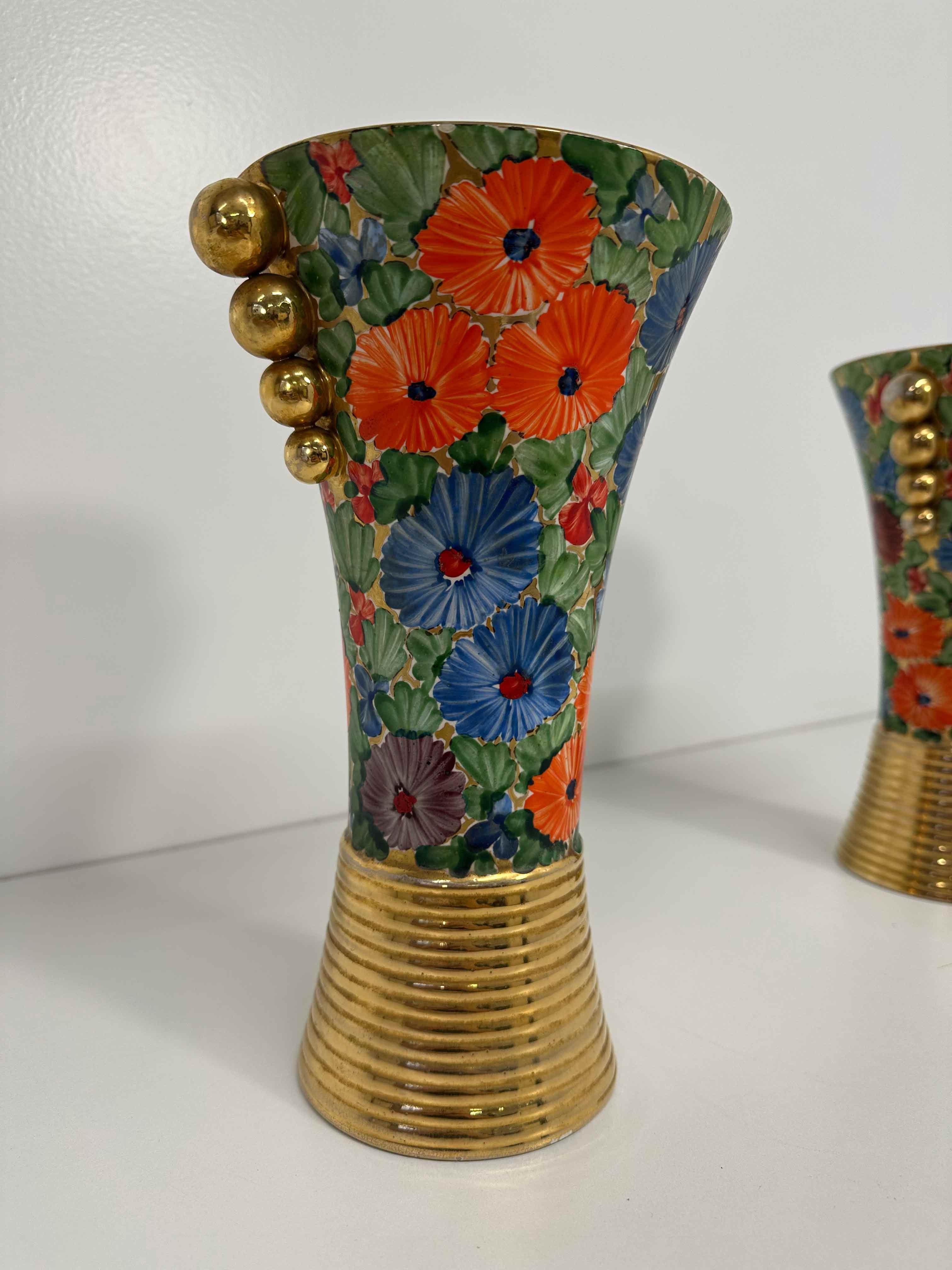 Ceramica Coppia di vasi in ceramica dipinta a fiori, F.A.C.I., anni '40 in vendita