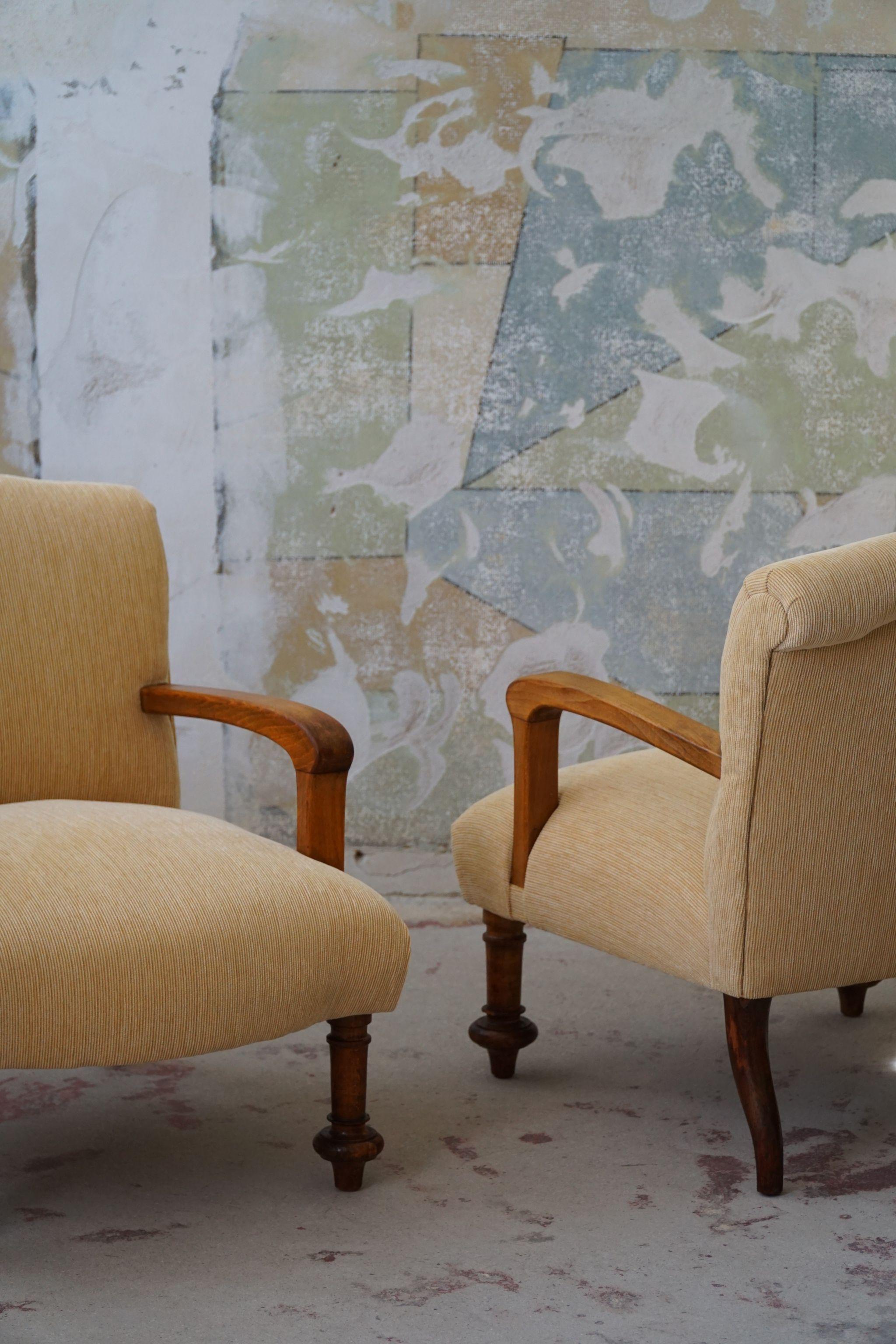 20th Century Italian Art Deco, Pair of Lounge Chairs, Reupholstered in Golden Velvet, 1930s