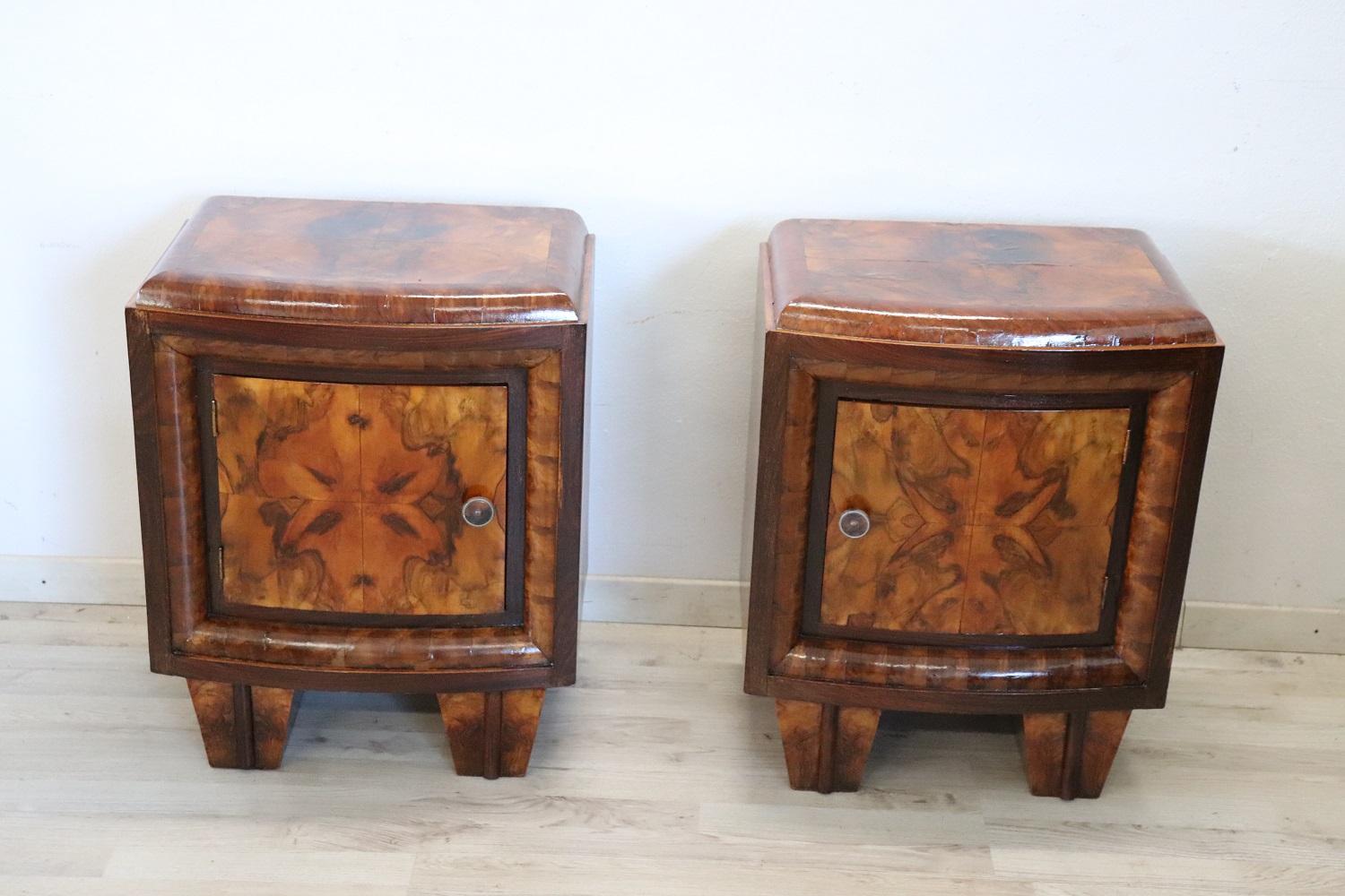 Rare and fine quality Italian Art Deco pair of nightstands, 1920s. The nightstands are in precious walnut briar.
Large useful space. Characterized by a simple line with rounded profiles typical of the Art Deco period. Perfect for a modern bedroom.