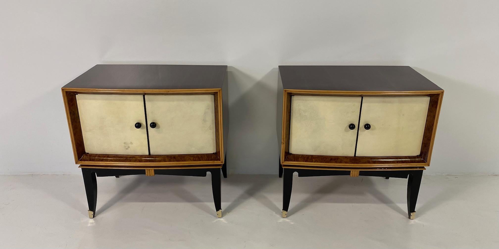 Italian Art Deco Pair of Parchment, Maple and Walnut Briar Nightstands, 1940s In Good Condition In Meda, MB