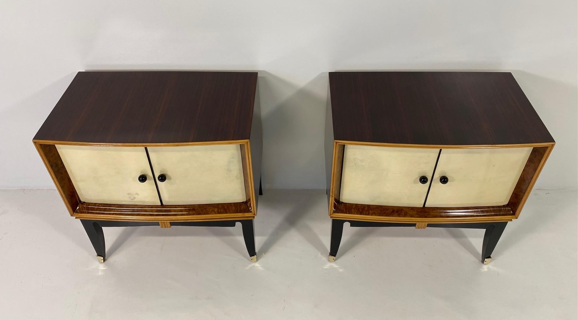 Mid-20th Century Italian Art Deco Pair of Parchment, Maple and Walnut Briar Nightstands, 1940s