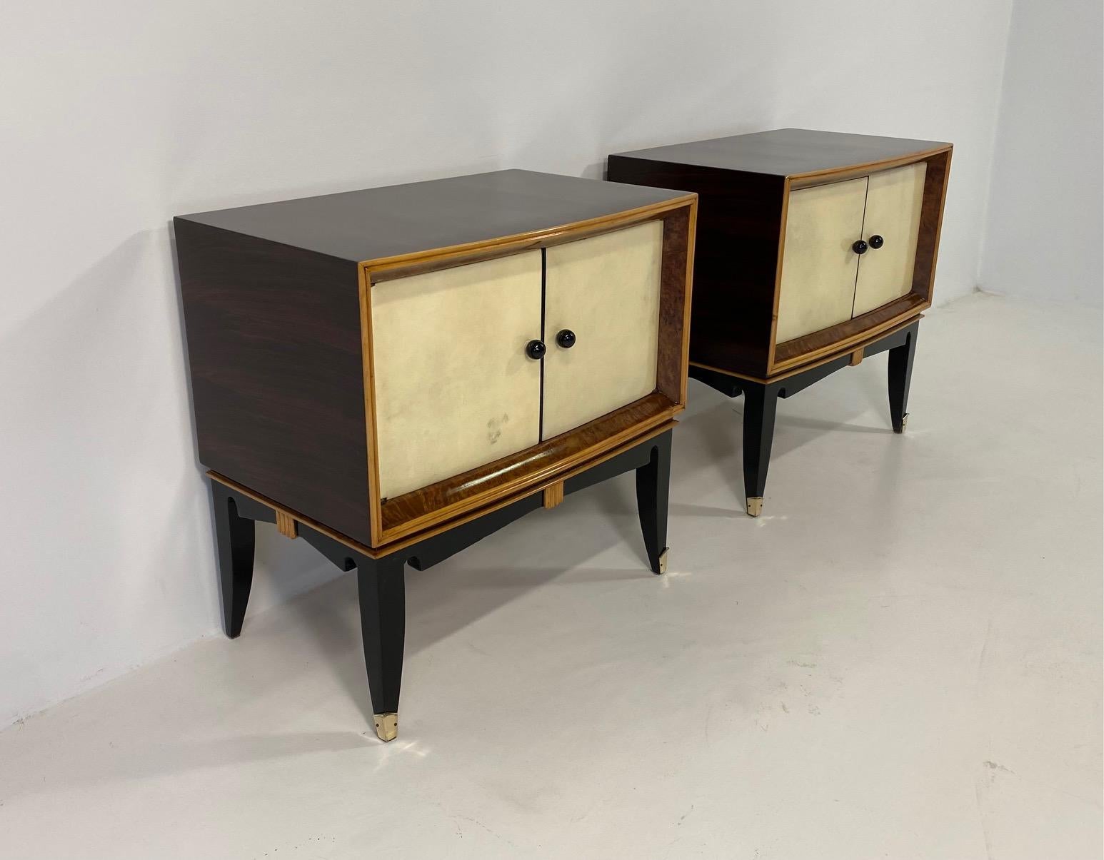 Italian Art Deco Pair of Parchment, Maple and Walnut Briar Nightstands, 1940s 1