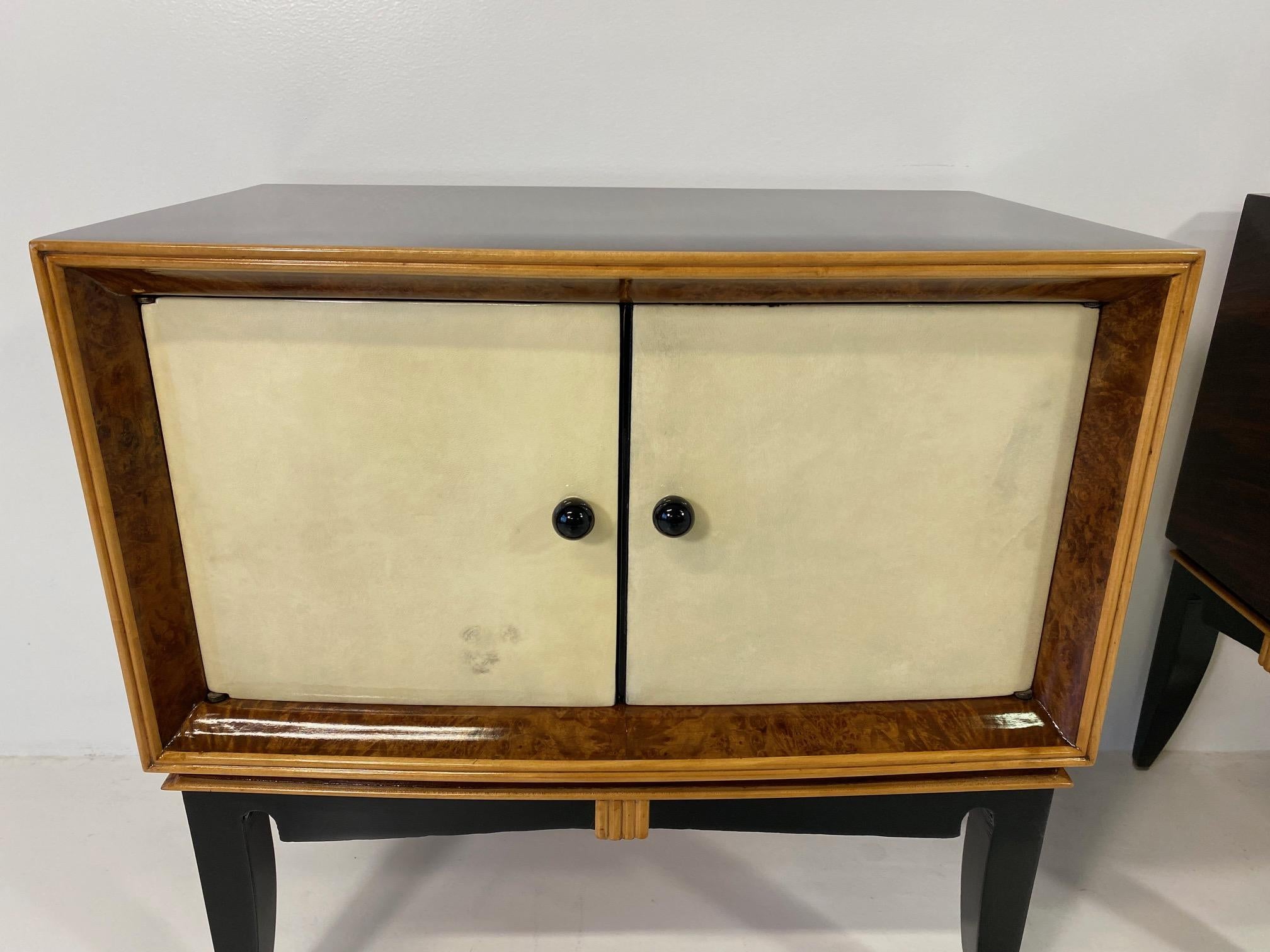 Italian Art Deco Pair of Parchment, Maple and Walnut Briar Nightstands, 1940s 4