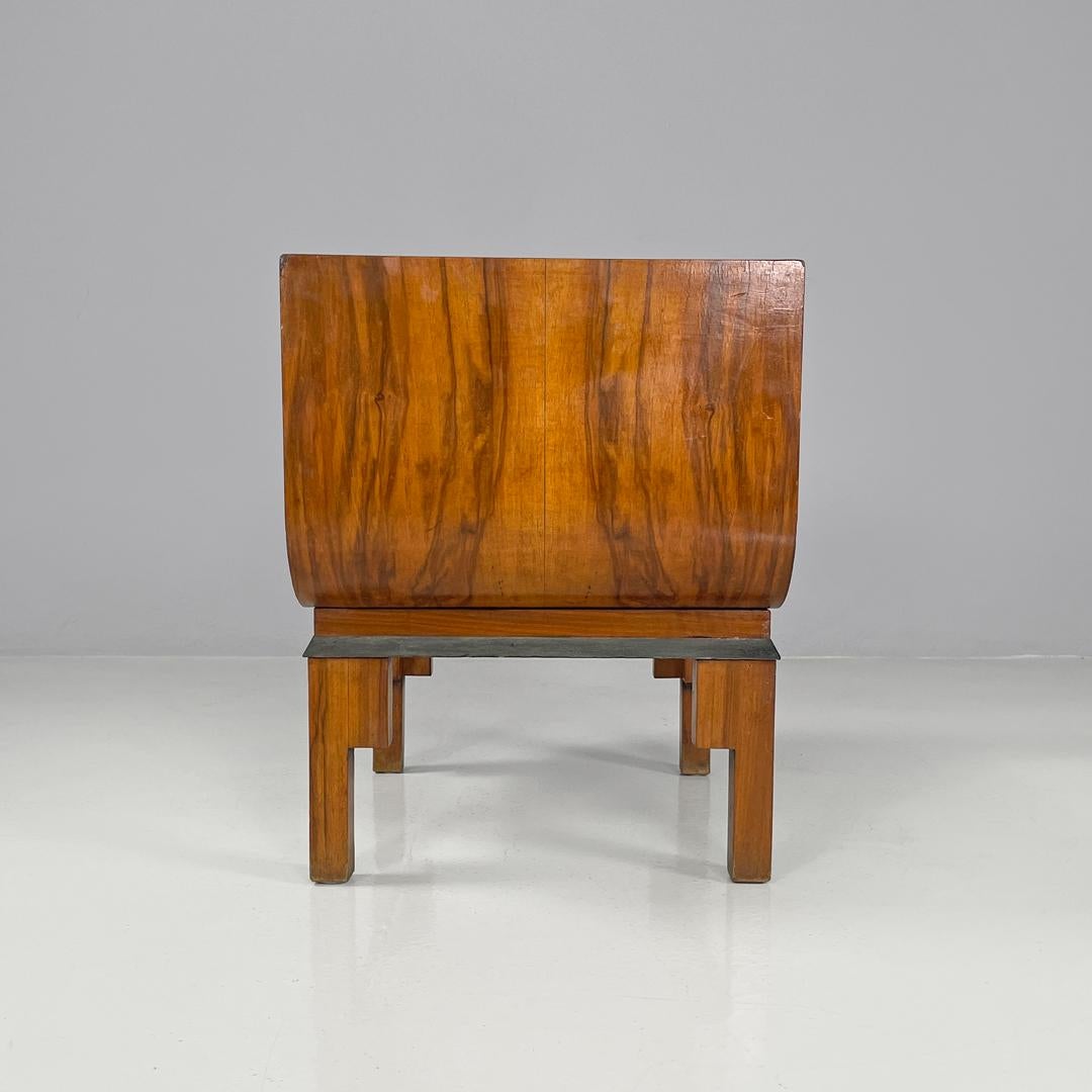 Paire de poufs Art Déco italiens en bois et velours crème, années 1930 Bon état - En vente à MIlano, IT