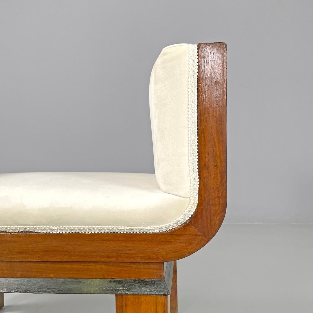 Paire de poufs Art Déco italiens en bois et velours crème, années 1930 en vente 2