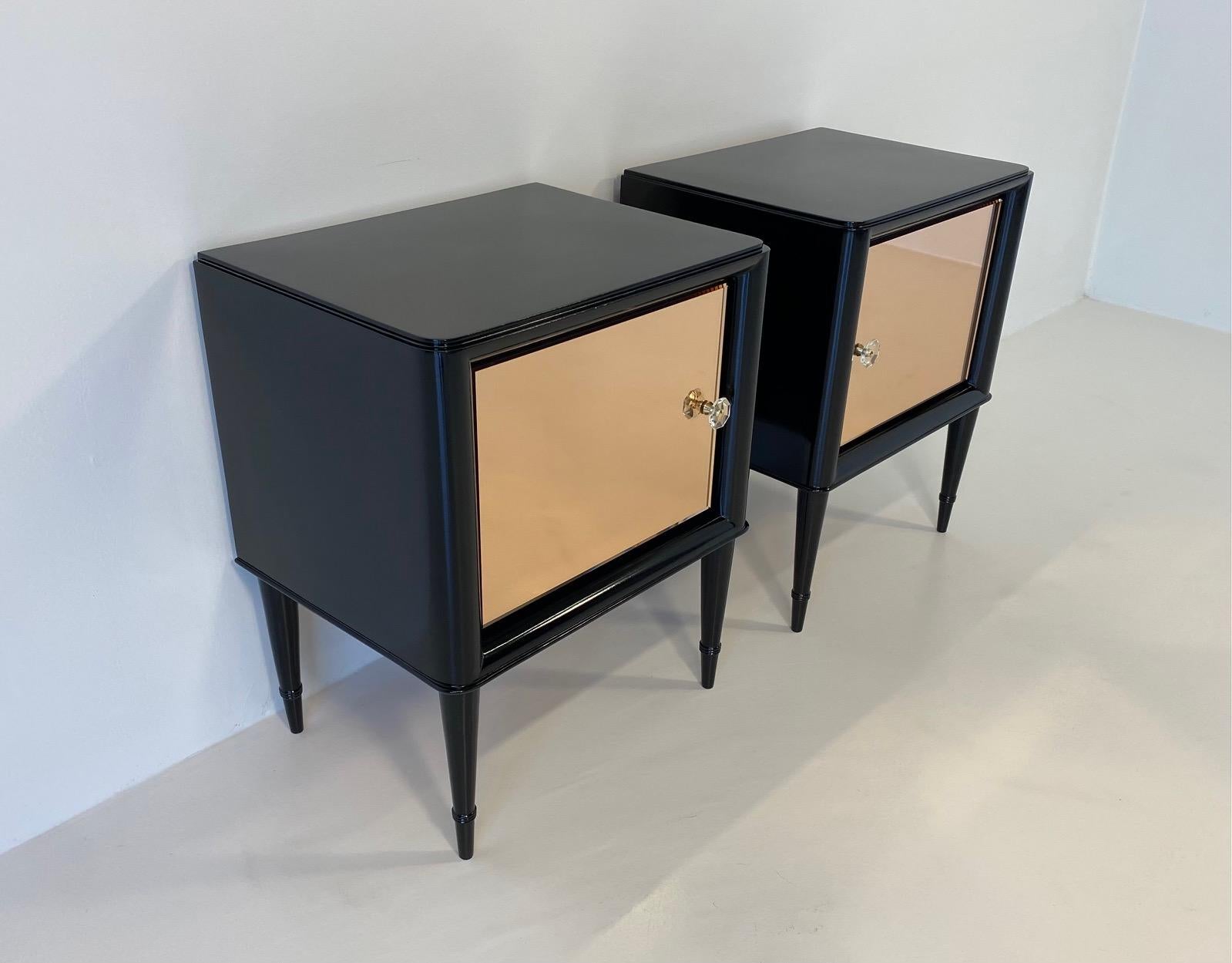 Mid-20th Century Italian Art Deco Pair of Rose Mirror and Black Lacquer Nightstands, 1950s