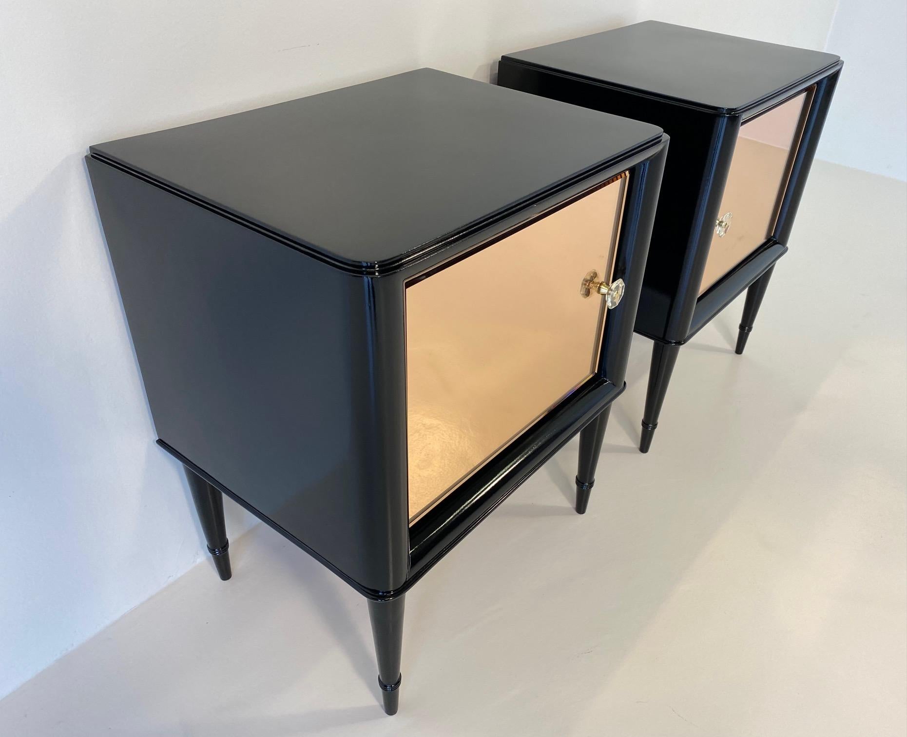 Italian Art Deco Pair of Rose Mirror and Black Lacquer Nightstands, 1950s 1
