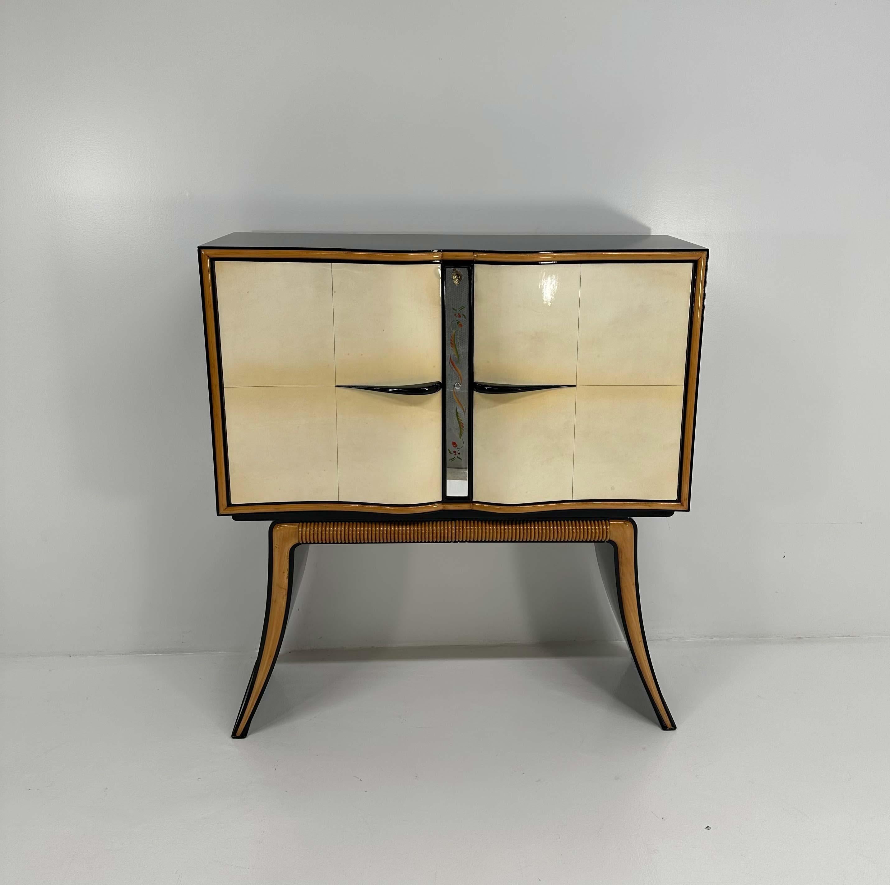 Mid-20th Century Italian Art Deco Paolo Buffa Parchment, Maple, Black, Mirrors Bar Cabinet, 40s For Sale