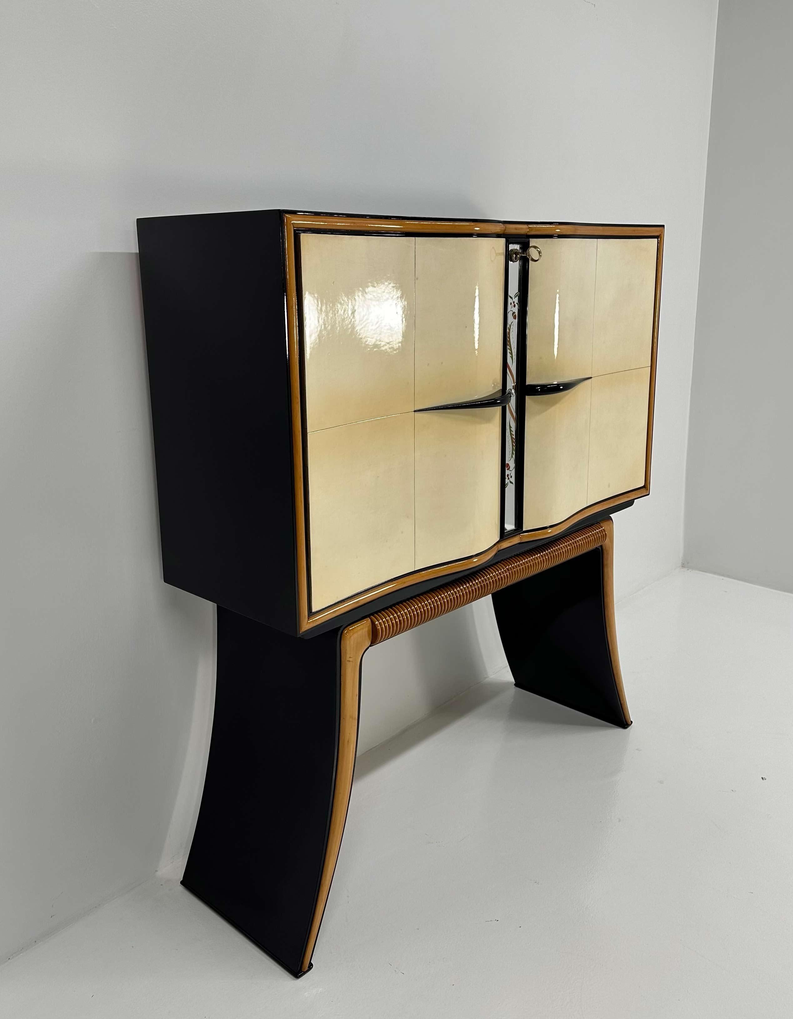 Italian Art Deco Paolo Buffa Parchment, Maple, Black, Mirrors Bar Cabinet, 40s For Sale 1