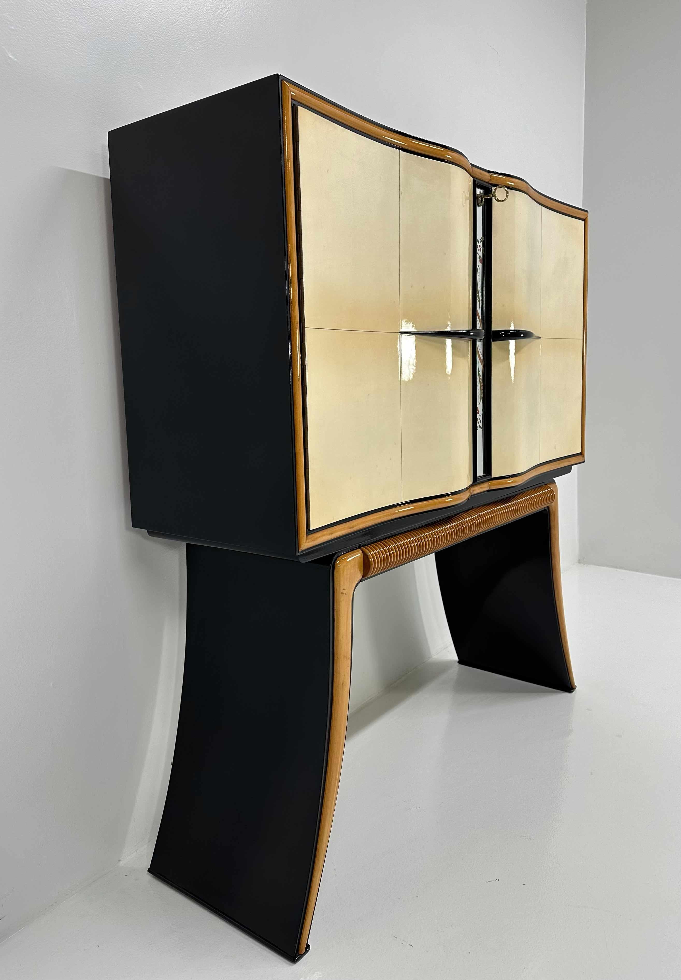 Italian Art Deco Paolo Buffa Parchment, Maple, Black, Mirrors Bar Cabinet, 40s For Sale 3