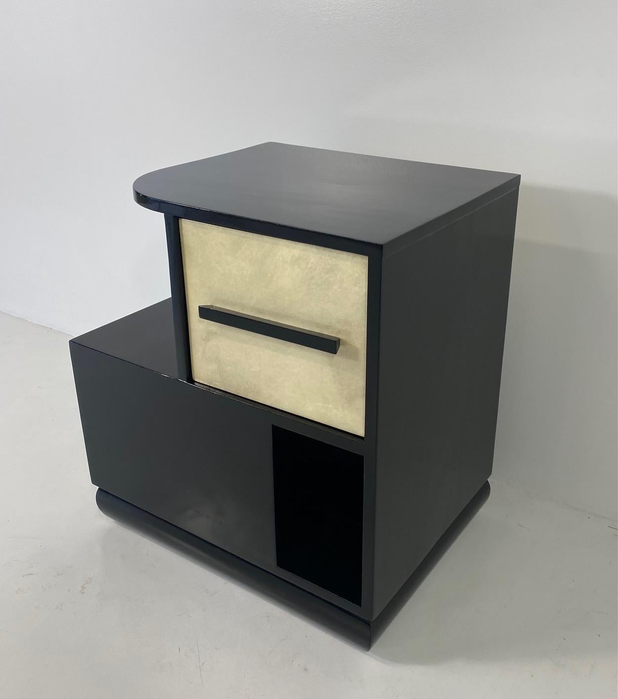 Meuble de rangement Art Déco italien en parchemin et laque noire, années 1940 en vente 4