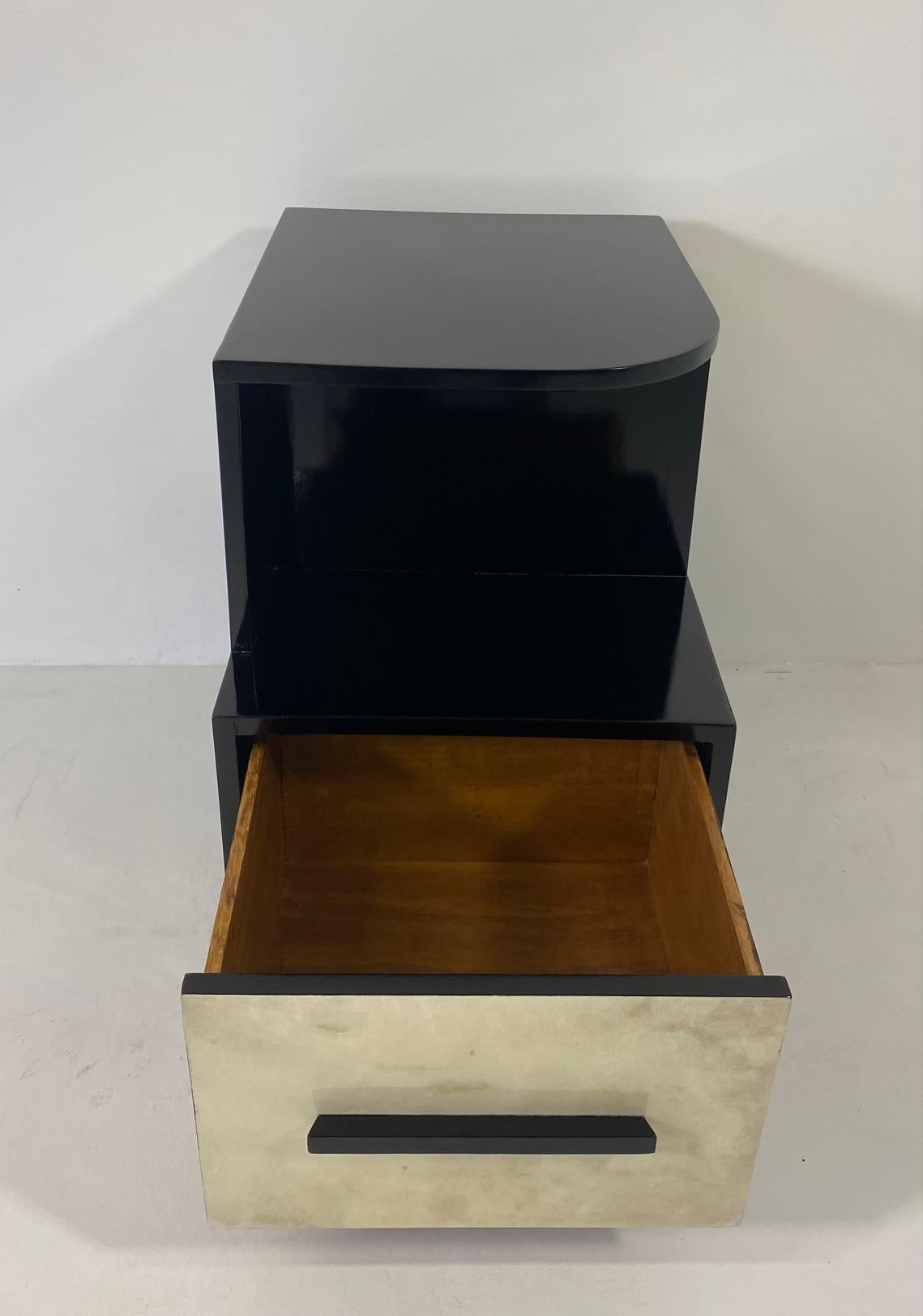 Italian Art Deco Parchment and Black Lacquer Cabinet, 1940s For Sale 2
