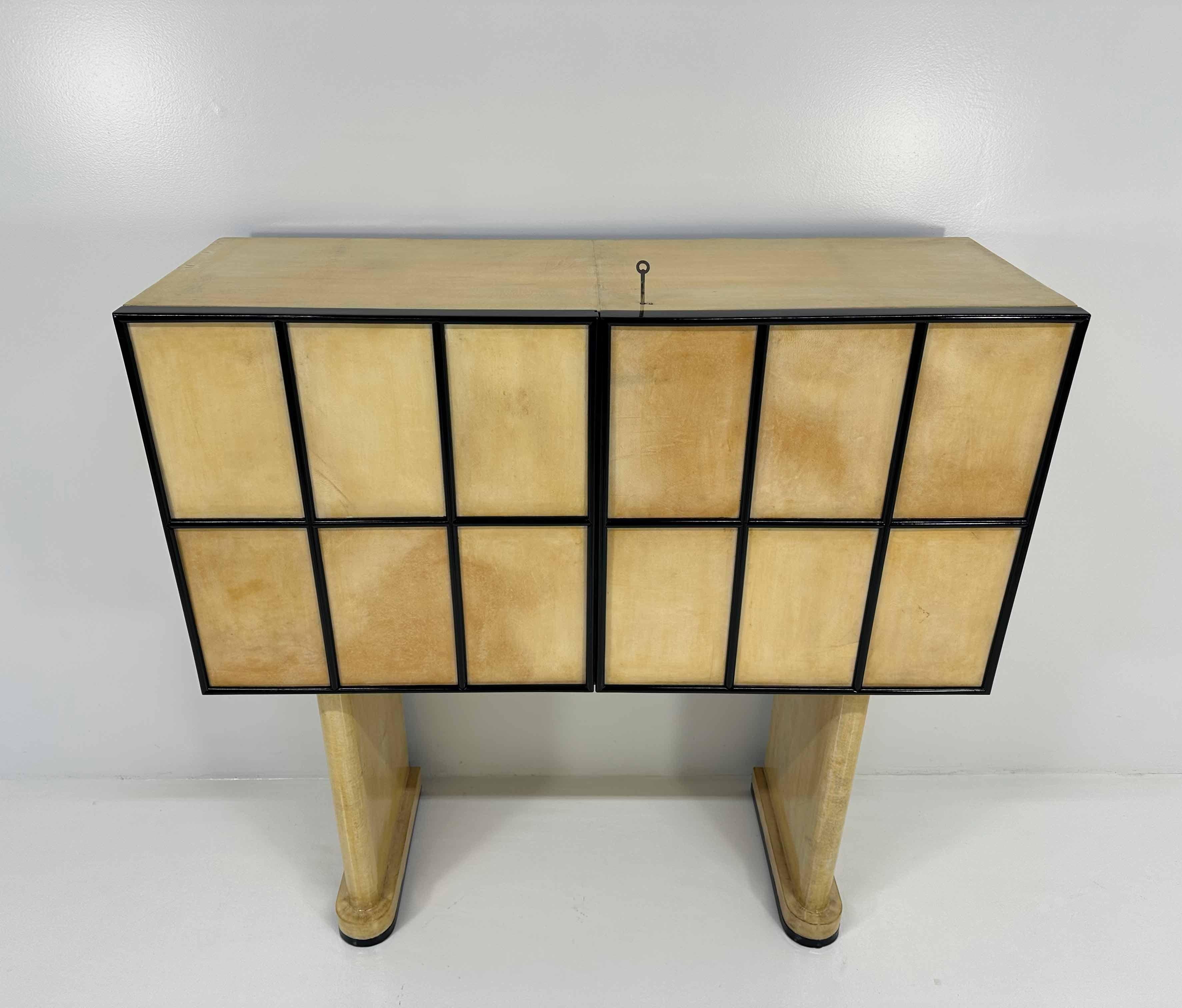 Mid-20th Century Italian Art Deco Parchment and Black Lacquered Cabinet, 1930s For Sale