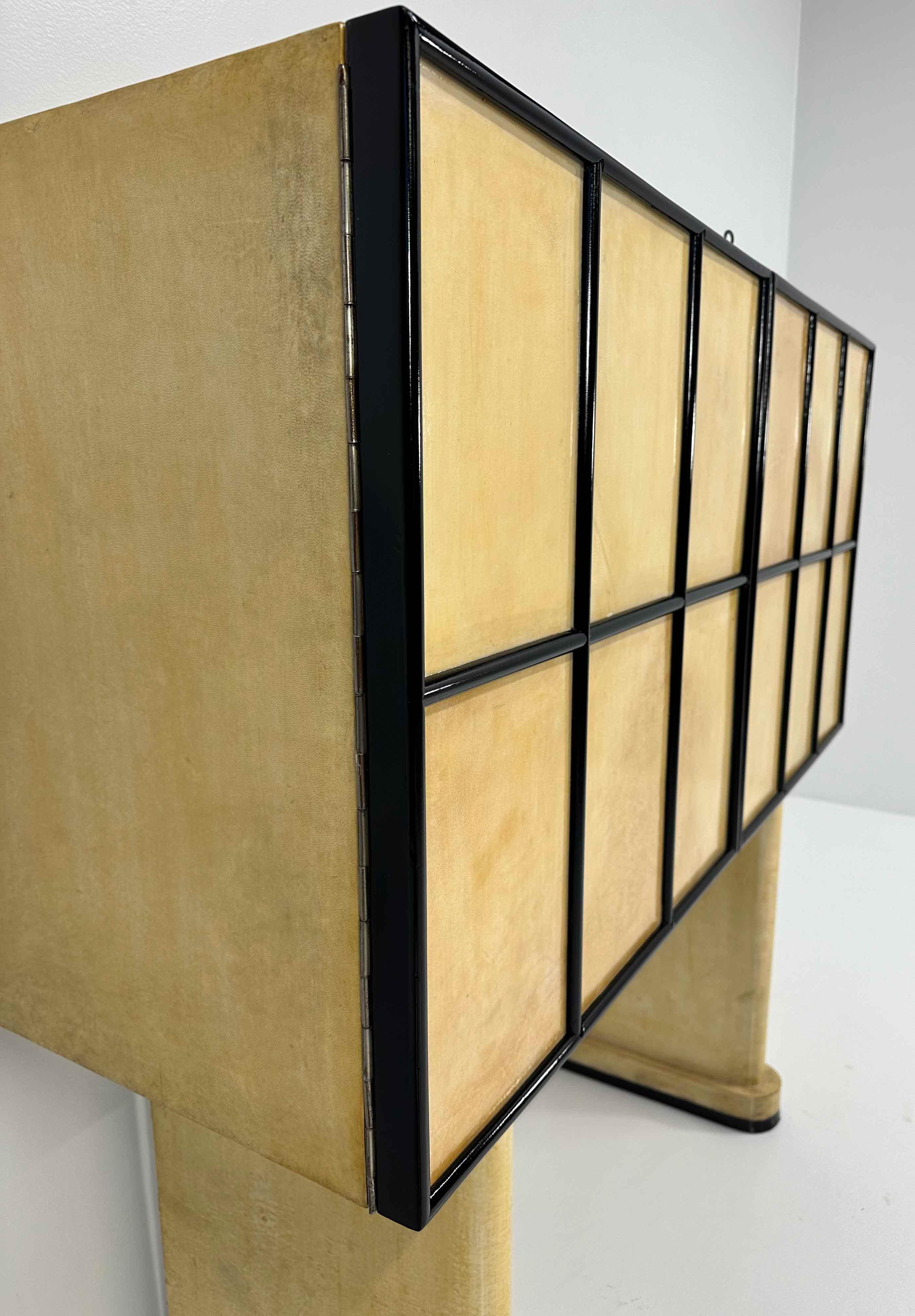 Italian Art Deco Parchment and Black Lacquered Cabinet, 1930s For Sale 3