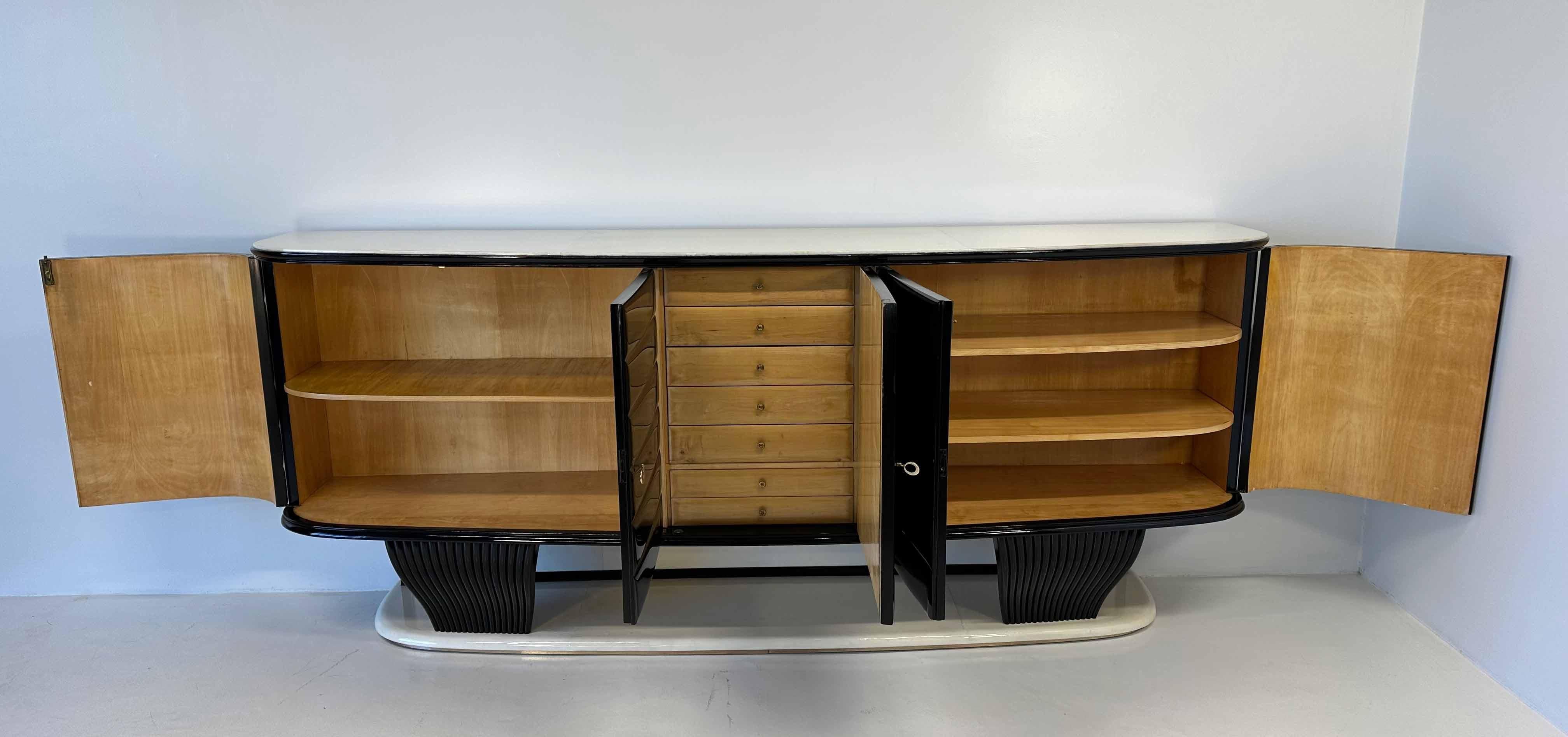 Italian Art Deco Parchment and Black Lacquered Sideboard by Vittorio Dassi, '40 For Sale 5
