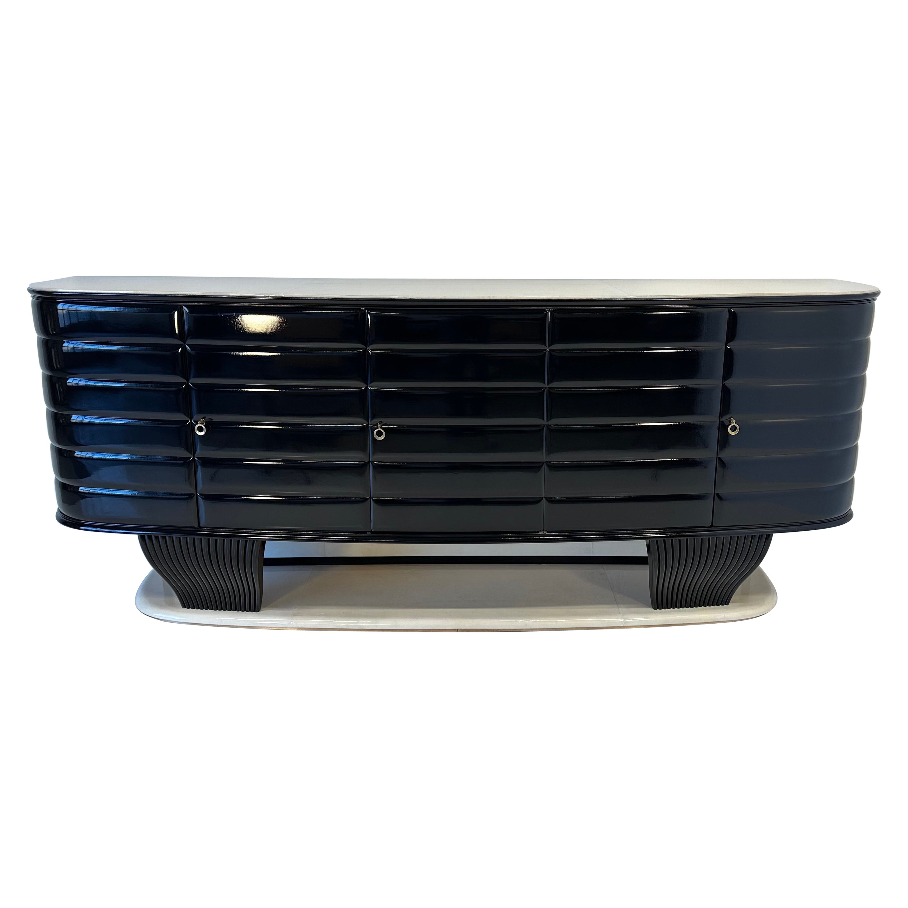 Italienisches Art déco-Sideboard aus Pergament und schwarz lackiertem Pergament von Vittorio Dassi, '40 im Angebot