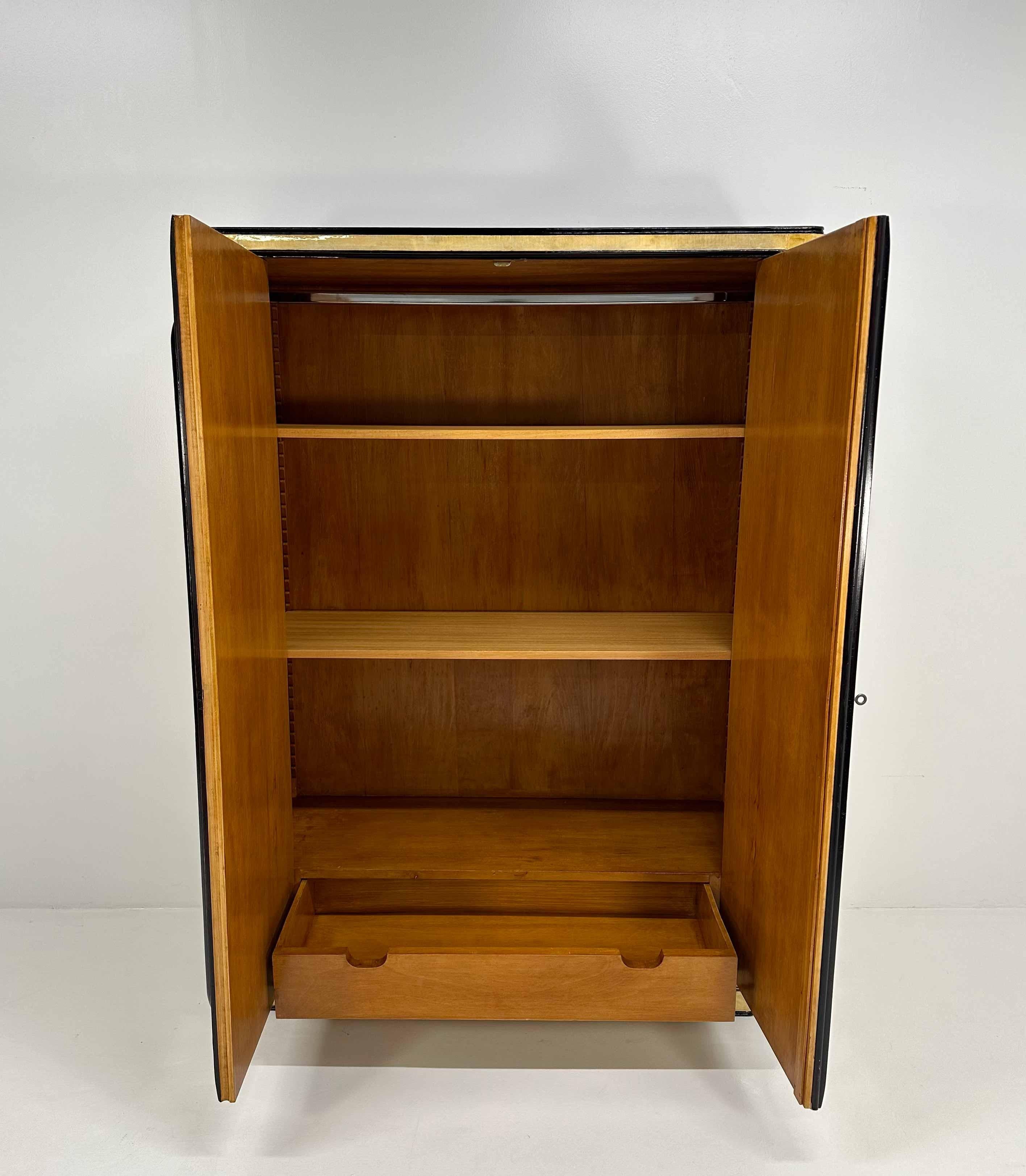 Italian Art Deco Parchment and Walnut Dye Armoire, att. to Ulrich, 1930s For Sale 3