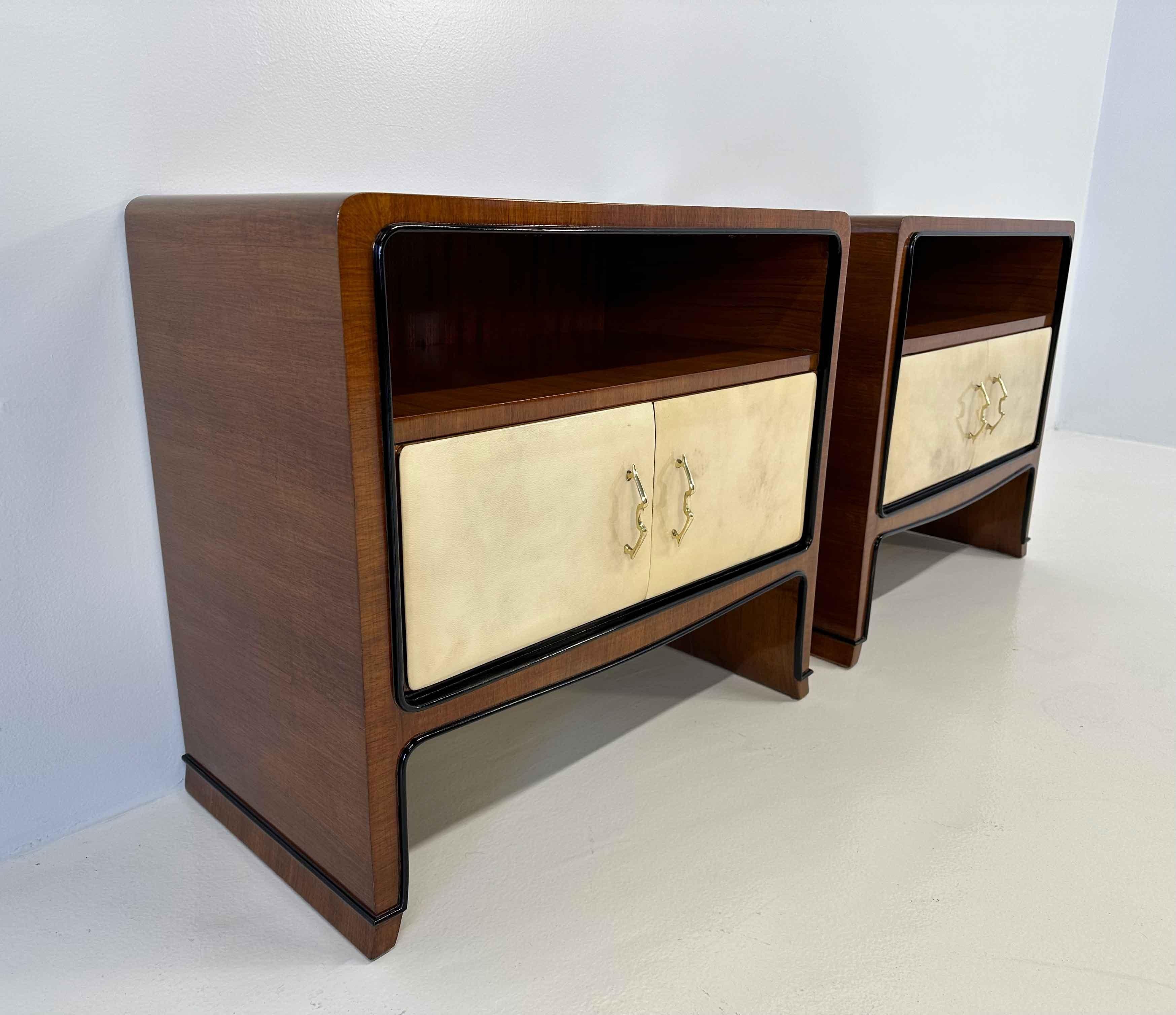 Italian Art Deco Parchment and Walnut Paolo Buffa Nightstands, 1940s For Sale 1