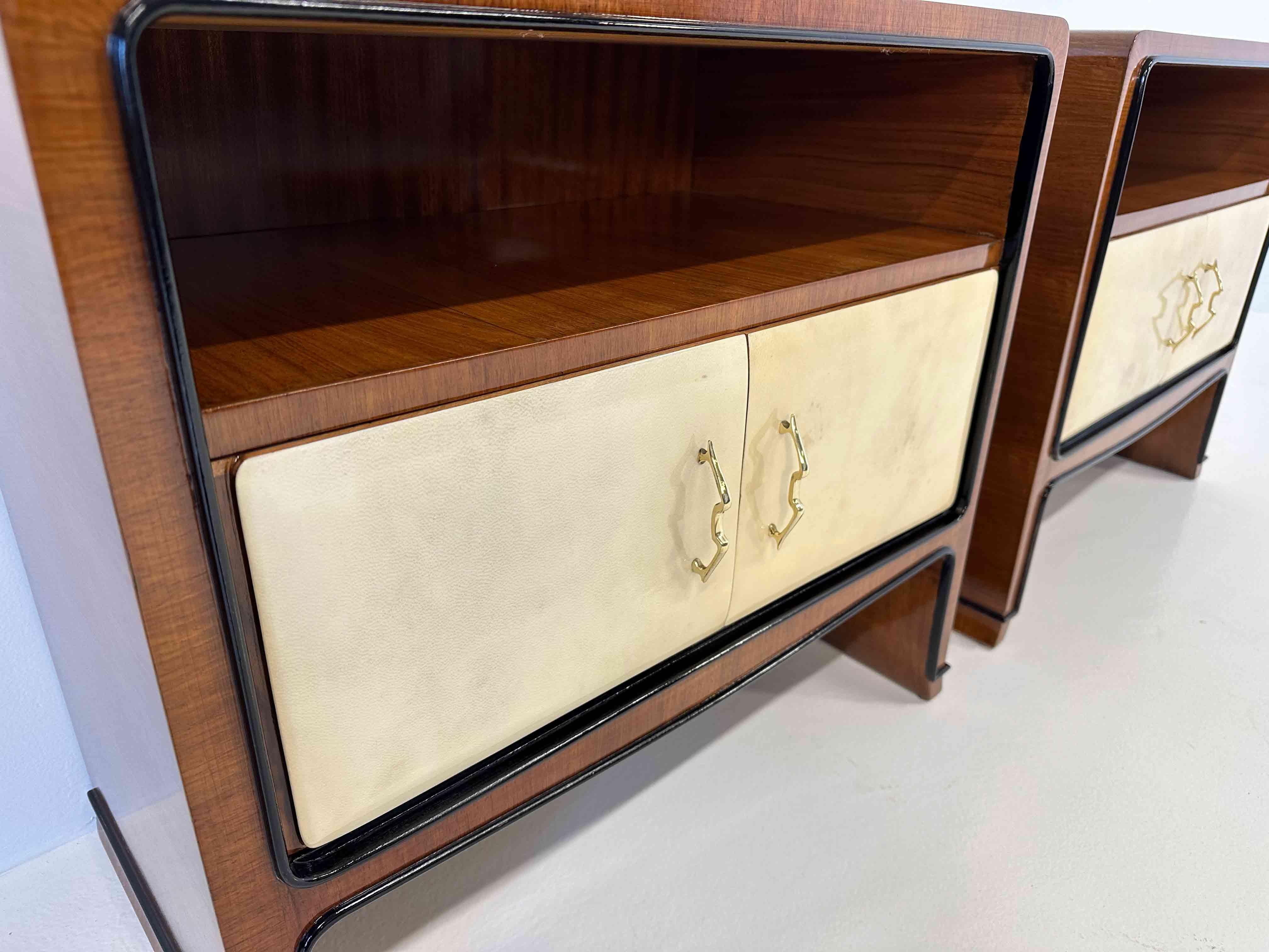 Italian Art Deco Parchment and Walnut Paolo Buffa Nightstands, 1940s For Sale 2
