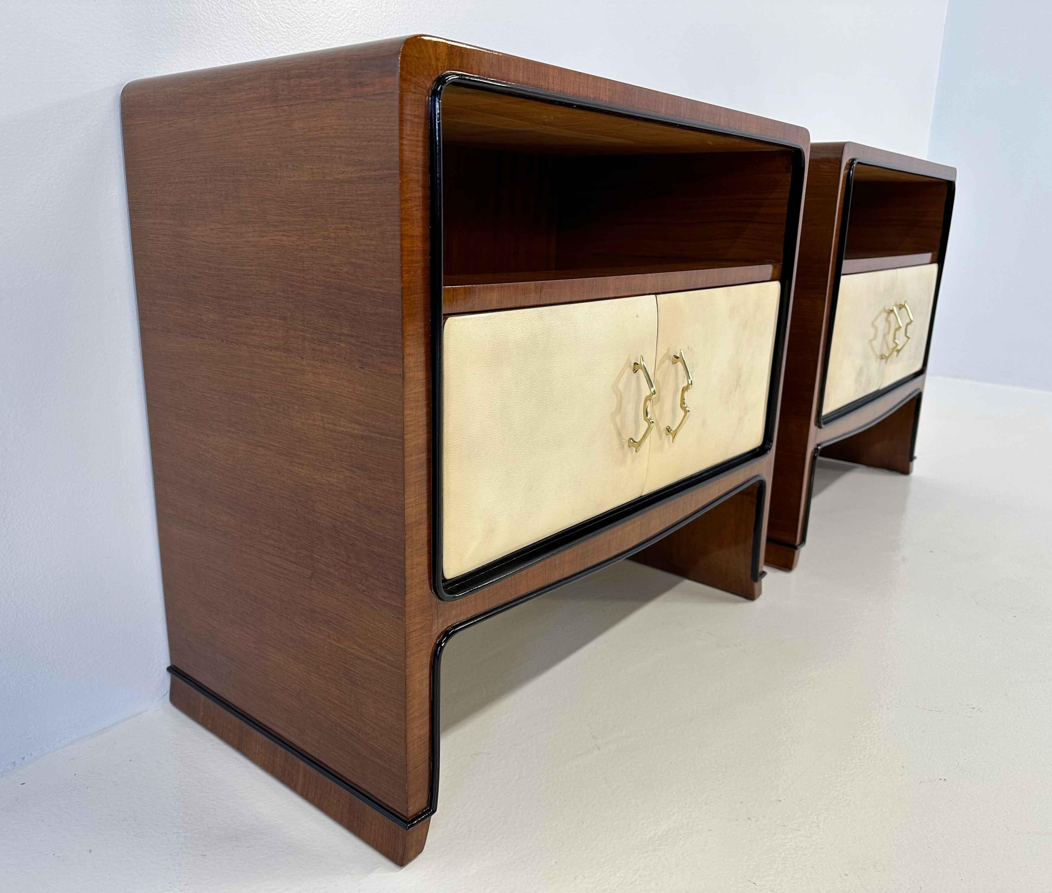 Italian Art Deco Parchment and Walnut Paolo Buffa Nightstands, 1940s For Sale 4