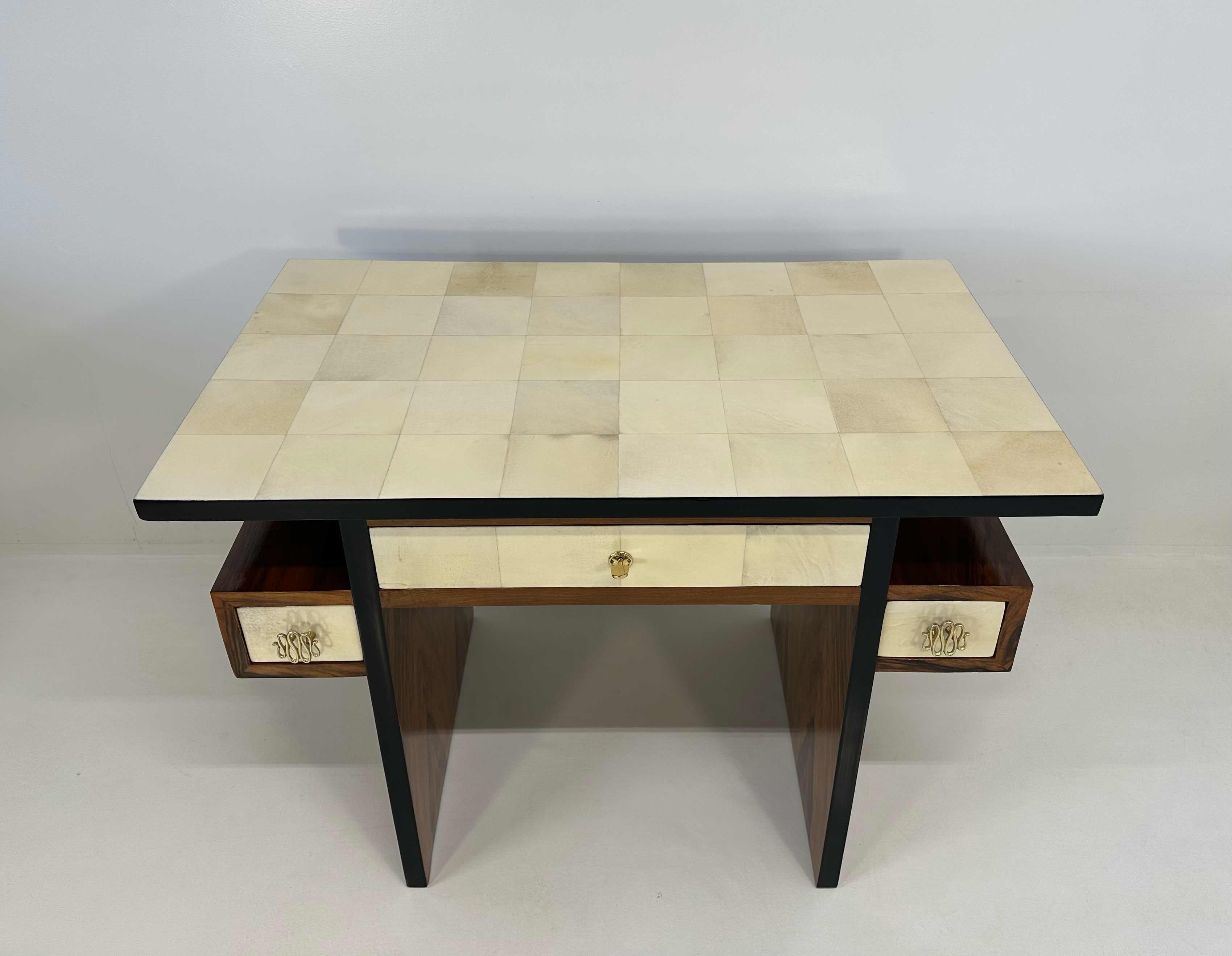 Italian Art Deco Parchment and Walnut Root Desk, 1940s In Good Condition In Meda, MB